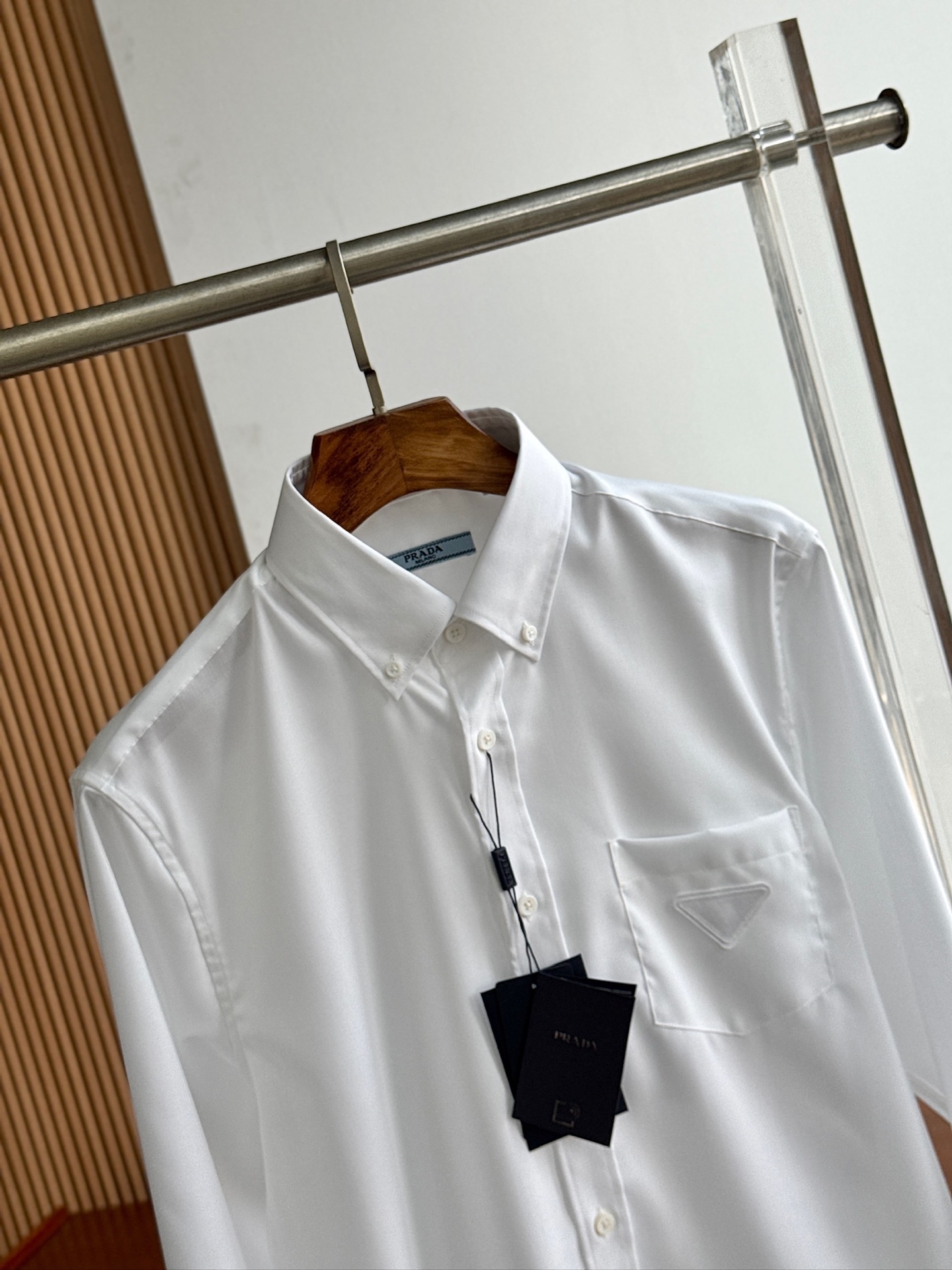 秋冬必备，2025年秋冬普拉达PRADA...高支高密衬衫，商务绅士通勤款时尚又得体，百搭好驾驭长袖衬衫