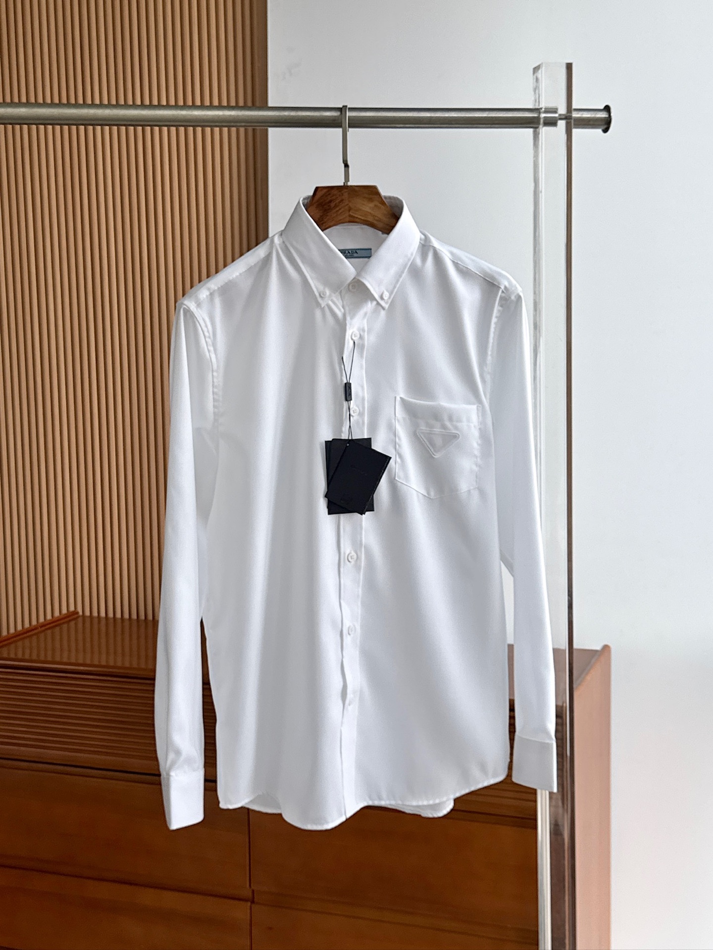 秋冬必备，2025年秋冬普拉达PRADA...高支高密衬衫，商务绅士通勤款时尚又得体，百搭好驾驭长袖衬衫