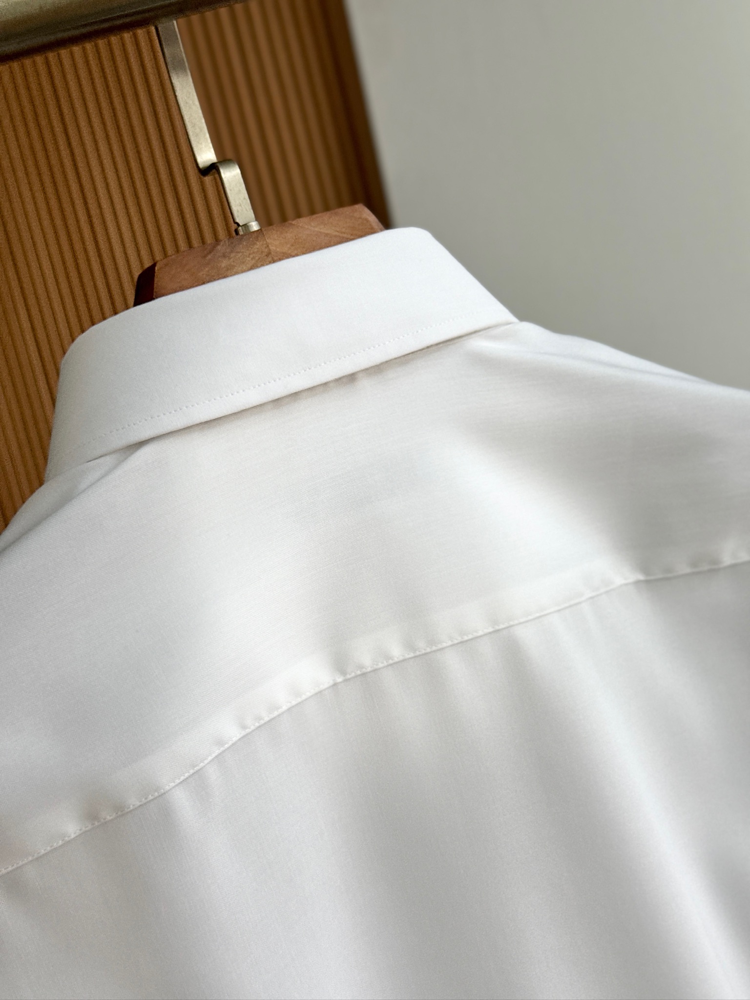 秋冬必备，2025年秋冬普拉达PRADA...高支高密衬衫，商务绅士通勤款时尚又得体，百搭好驾驭长袖衬衫