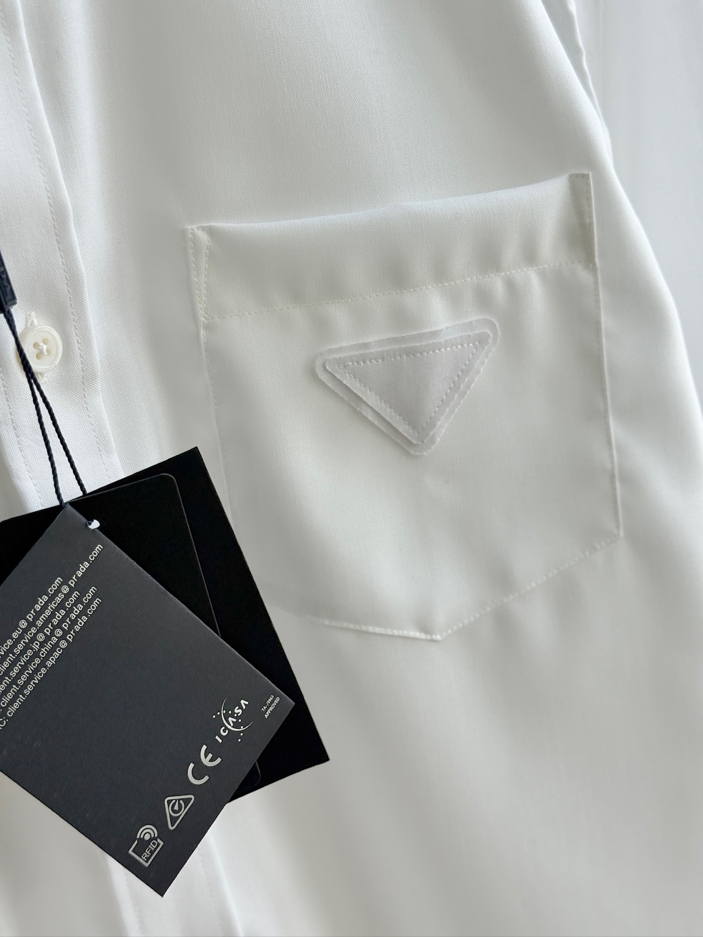 秋冬必备，2025年秋冬普拉达PRADA...高支高密衬衫，商务绅士通勤款时尚又得体，百搭好驾驭长袖衬衫