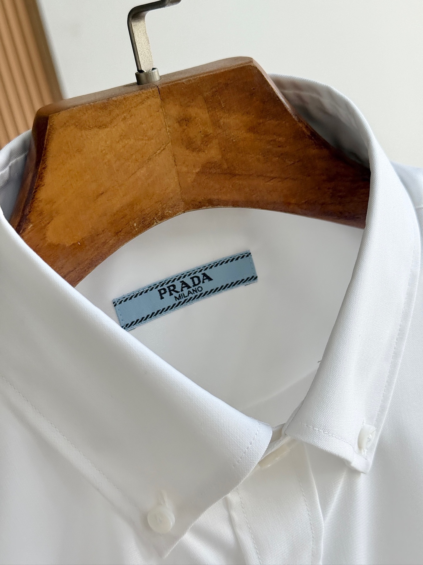 秋冬必备，2025年秋冬普拉达PRADA...高支高密衬衫，商务绅士通勤款时尚又得体，百搭好驾驭长袖衬衫