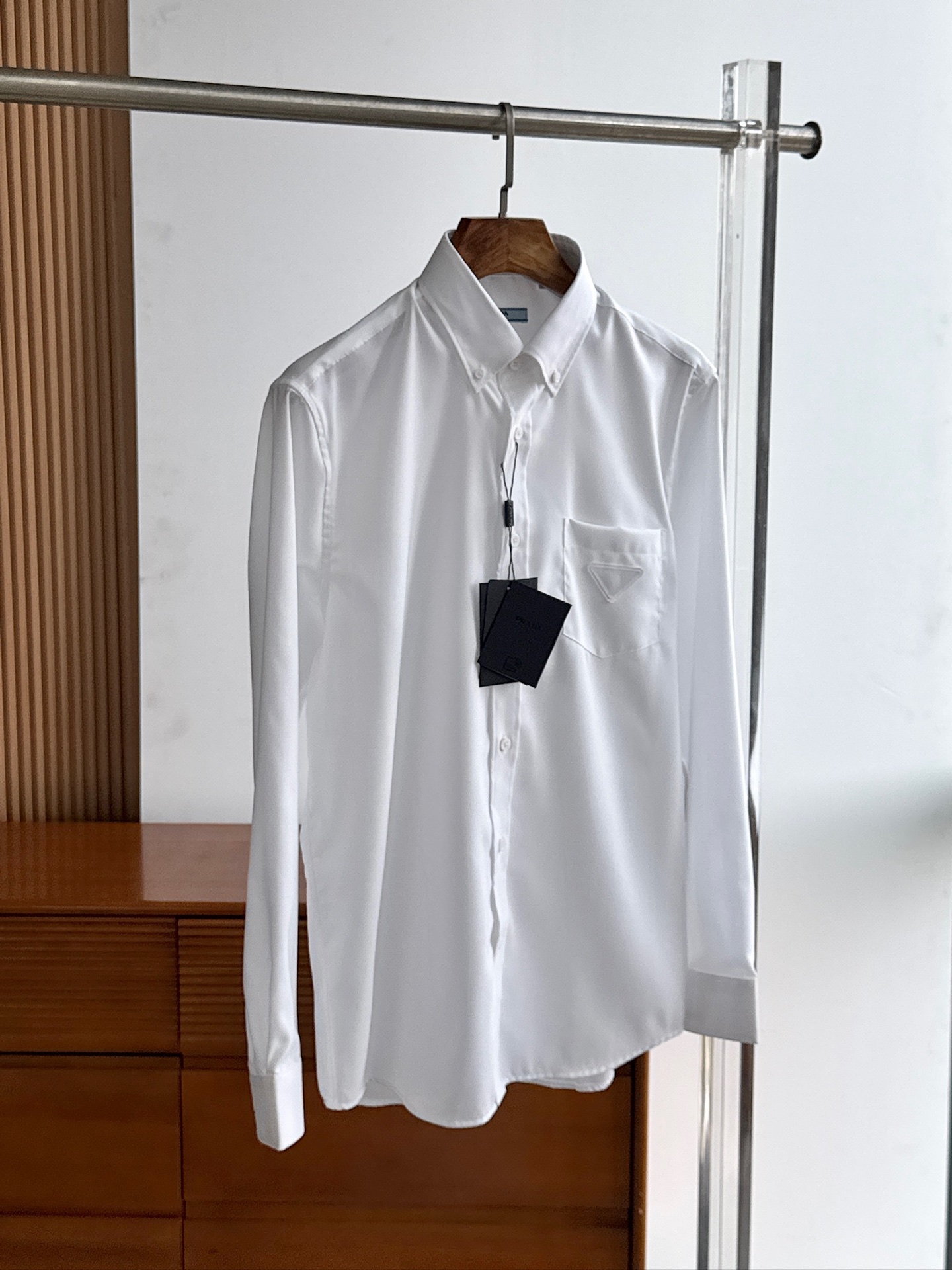 秋冬必备，2025年秋冬普拉达PRADA...高支高密衬衫，商务绅士通勤款时尚又得体，百搭好驾驭长袖衬衫