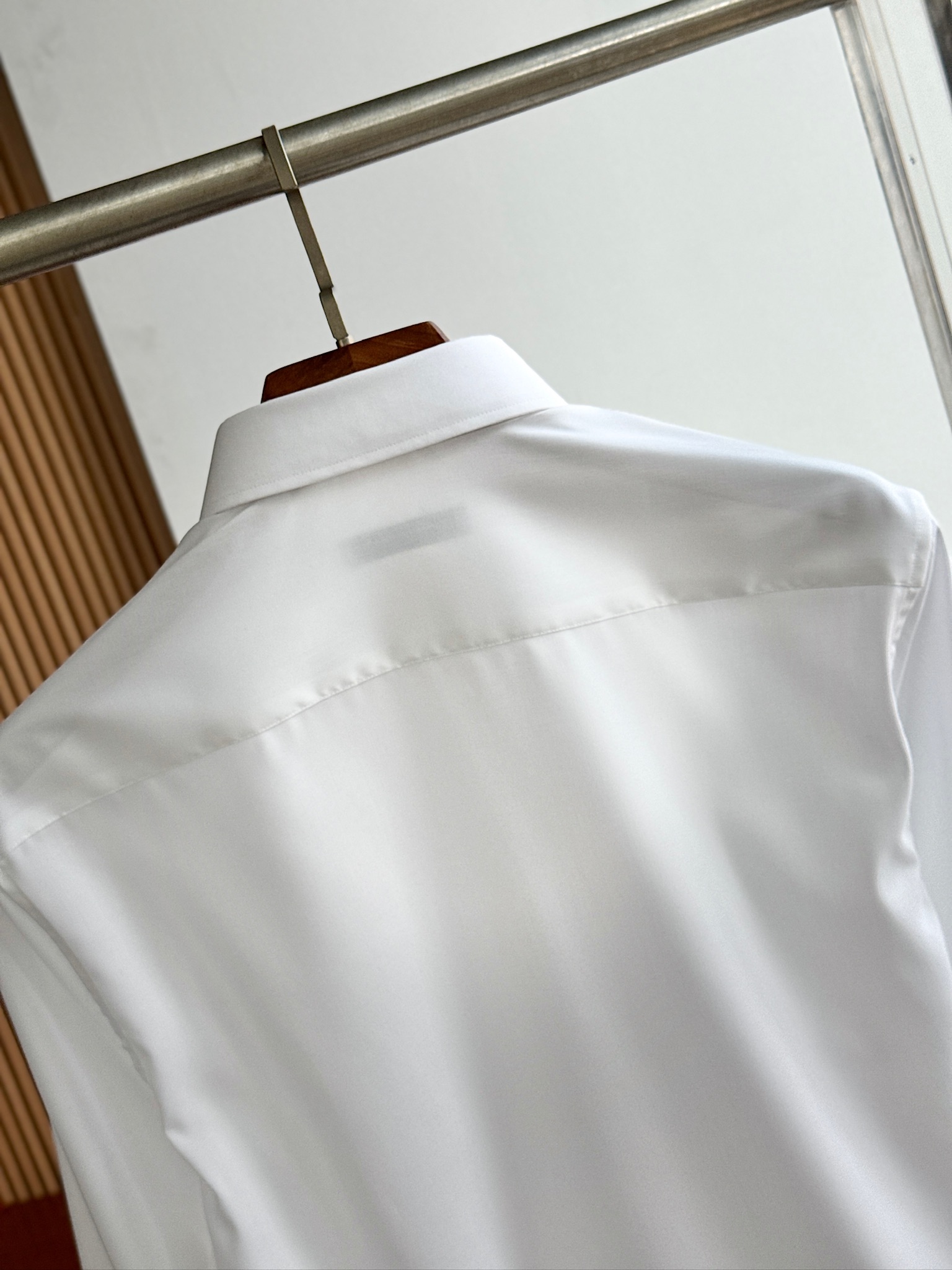 秋冬必备，2025年秋冬普拉达PRADA...高支高密衬衫，商务绅士通勤款时尚又得体，百搭好驾驭长袖衬衫