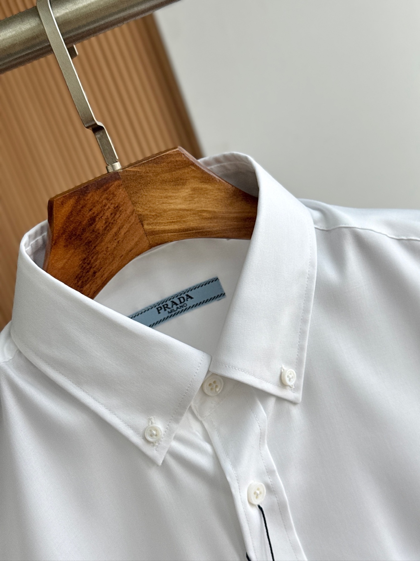 秋冬必备，2025年秋冬普拉达PRADA...高支高密衬衫，商务绅士通勤款时尚又得体，百搭好驾驭长袖衬衫