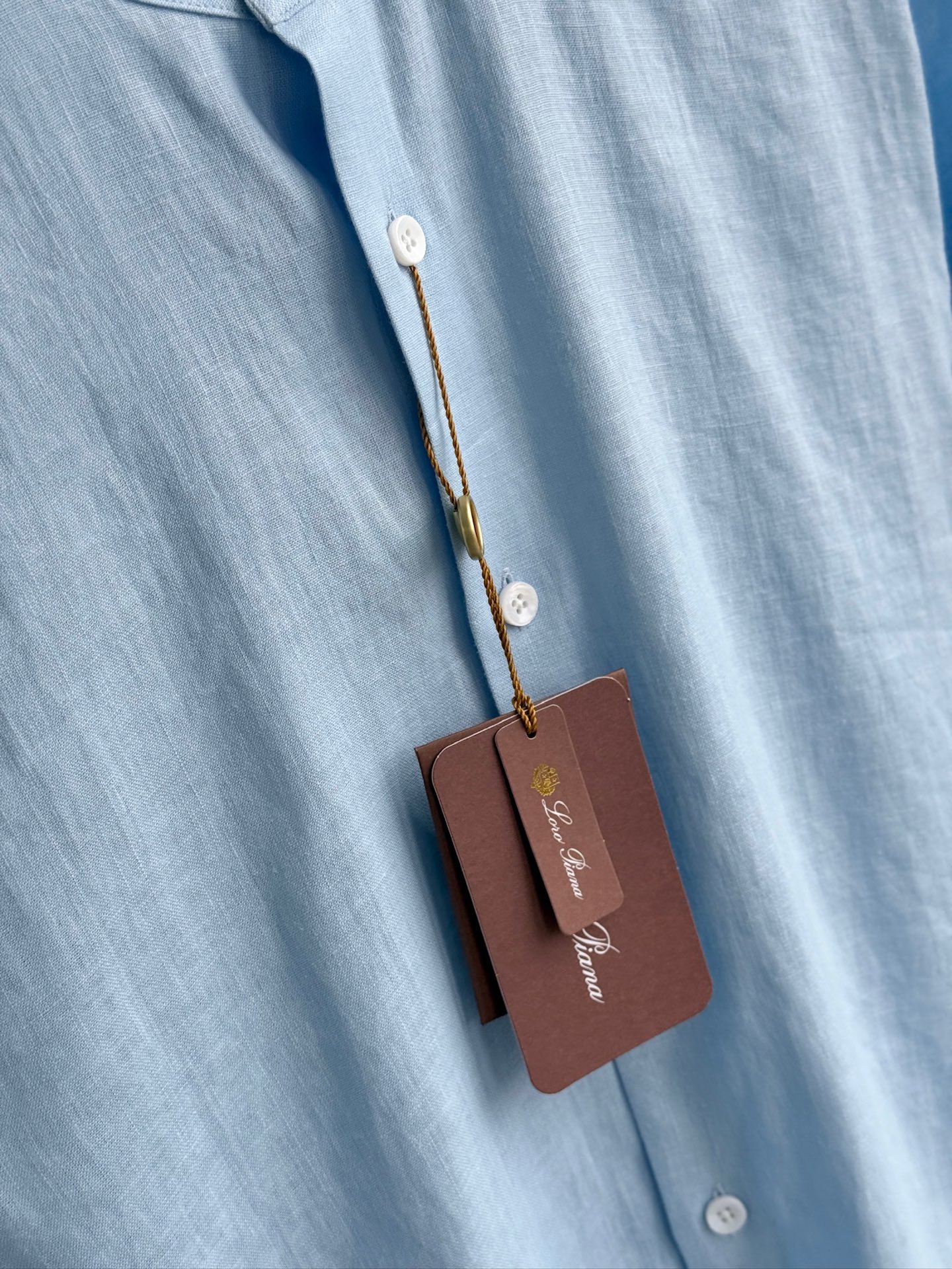 天蓝色。特写镜头！！！史诗级别的亚麻衬衫，lP🆕独家巨献，中式复古小立领设计。。。原汁原味100%亚麻面