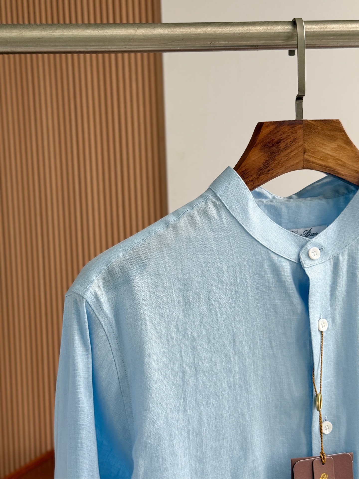 天蓝色。特写镜头！！！史诗级别的亚麻衬衫，lP🆕独家巨献，中式复古小立领设计。。。原汁原味100%亚麻面