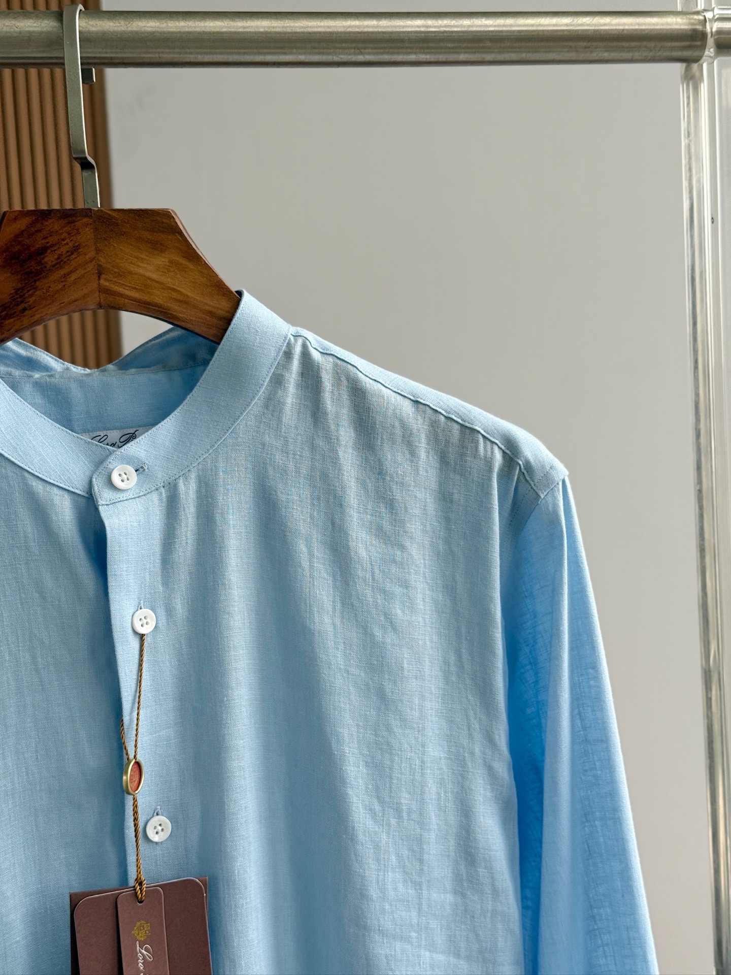 天蓝色。特写镜头！！！史诗级别的亚麻衬衫，lP🆕独家巨献，中式复古小立领设计。。。原汁原味100%亚麻面