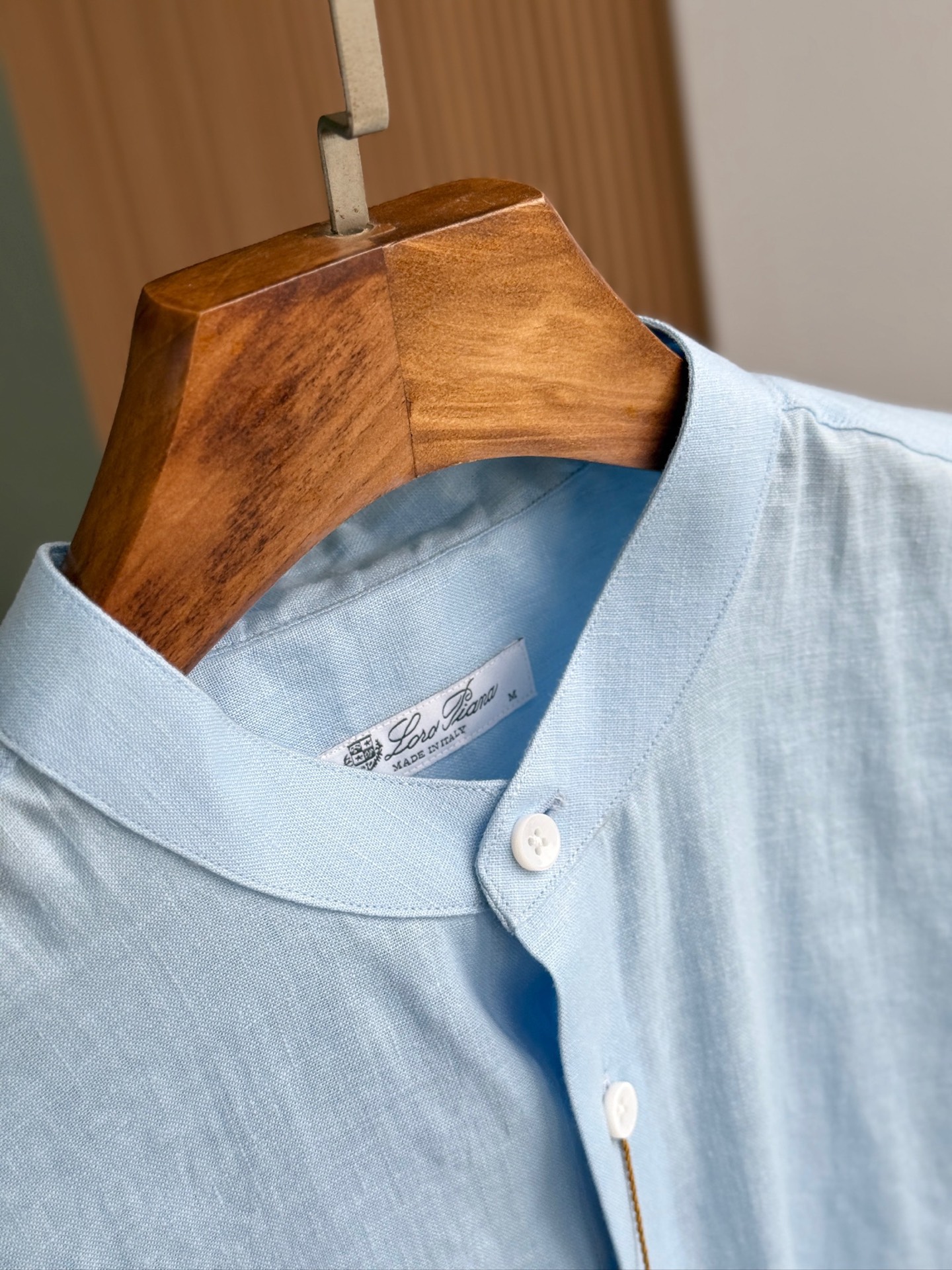 天蓝色。特写镜头！！！史诗级别的亚麻衬衫，lP🆕独家巨献，中式复古小立领设计。。。原汁原味100%亚麻面