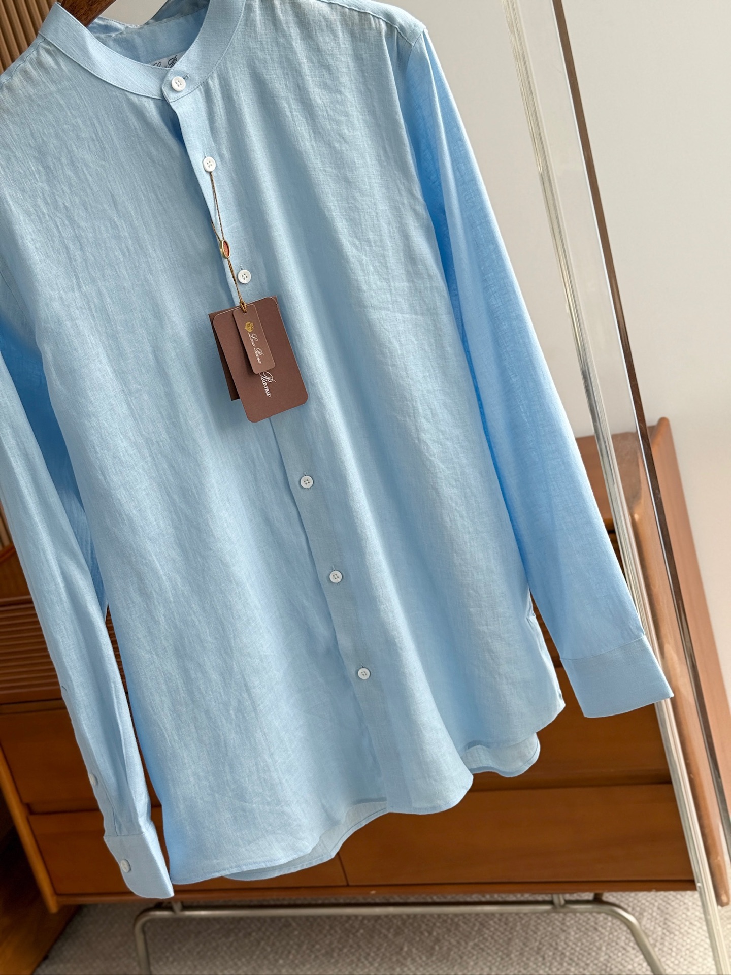 天蓝色。特写镜头！！！史诗级别的亚麻衬衫，lP🆕独家巨献，中式复古小立领设计。。。原汁原味100%亚麻面