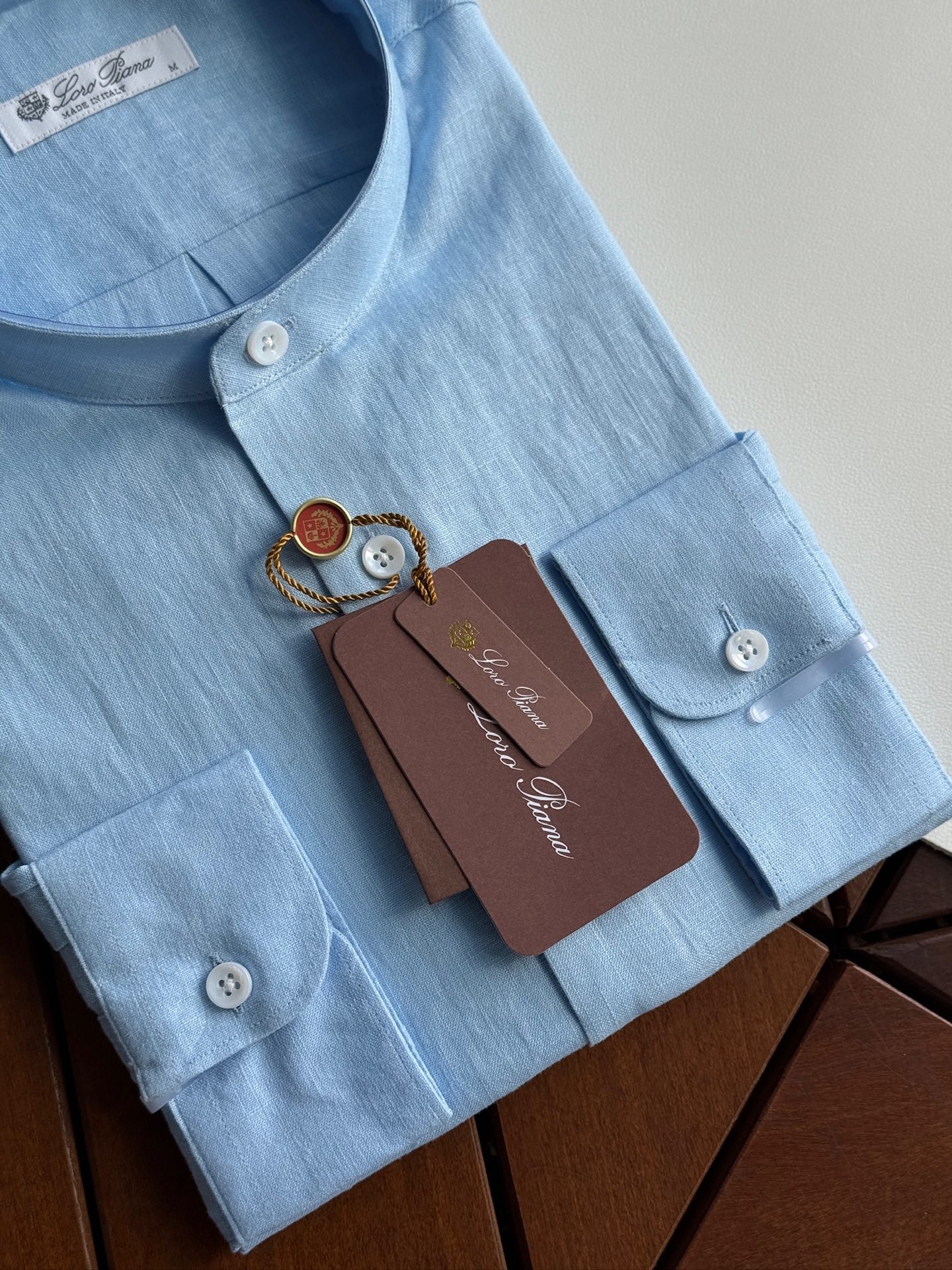 天蓝色。特写镜头！！！史诗级别的亚麻衬衫，lP🆕独家巨献，中式复古小立领设计。。。原汁原味100%亚麻面