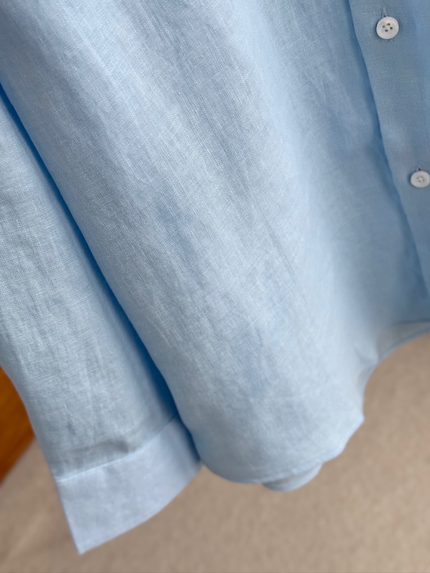 天蓝色。特写镜头！！！史诗级别的亚麻衬衫，lP🆕独家巨献，中式复古小立领设计。。。原汁原味100%亚麻面