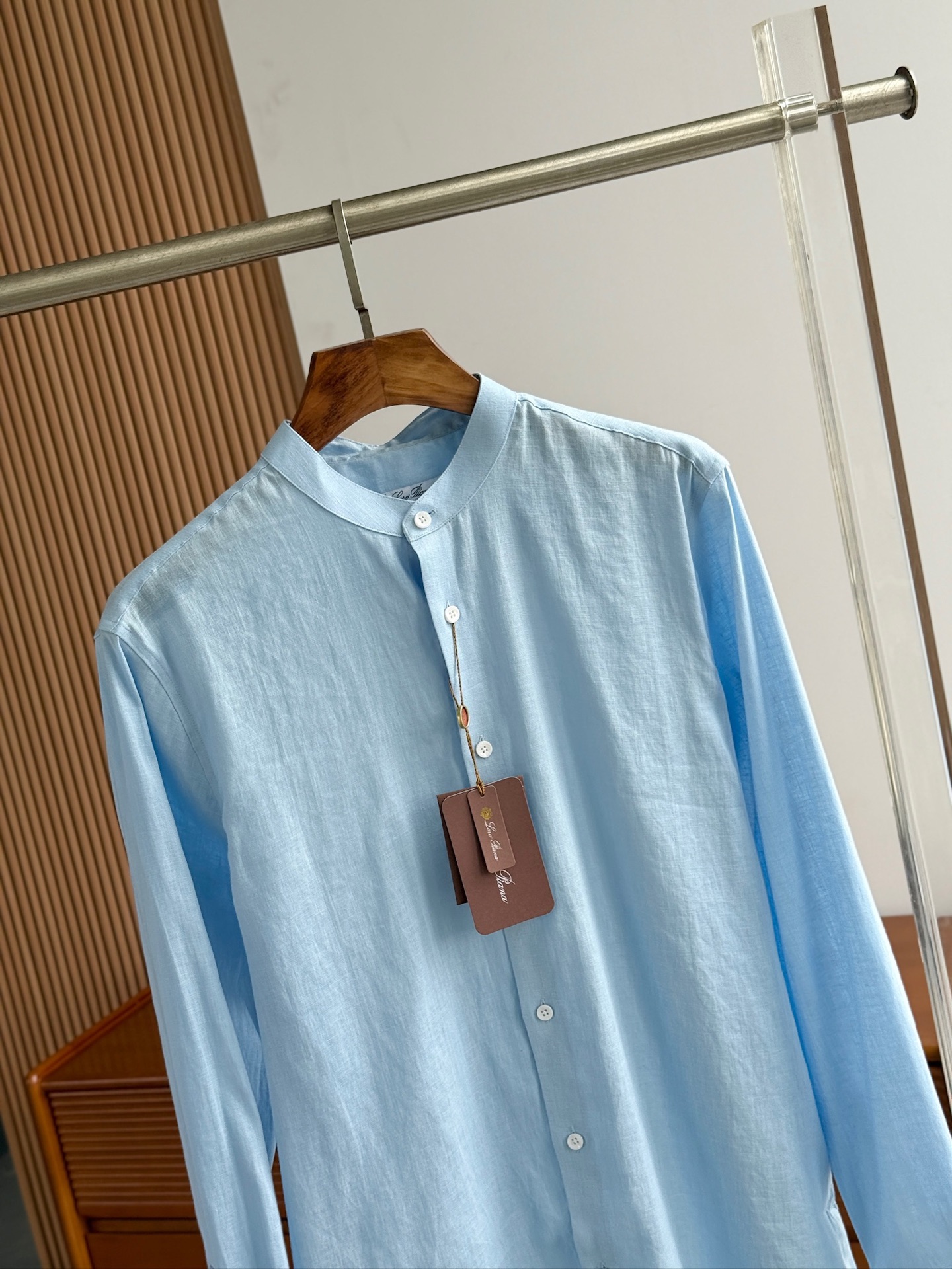 天蓝色。特写镜头！！！史诗级别的亚麻衬衫，lP🆕独家巨献，中式复古小立领设计。。。原汁原味100%亚麻面