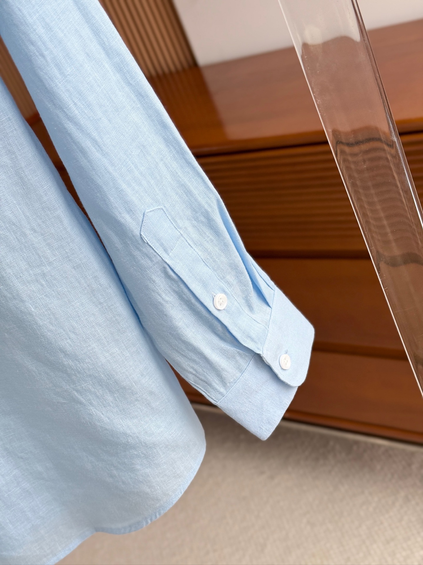 天蓝色。特写镜头！！！史诗级别的亚麻衬衫，lP🆕独家巨献，中式复古小立领设计。。。原汁原味100%亚麻面