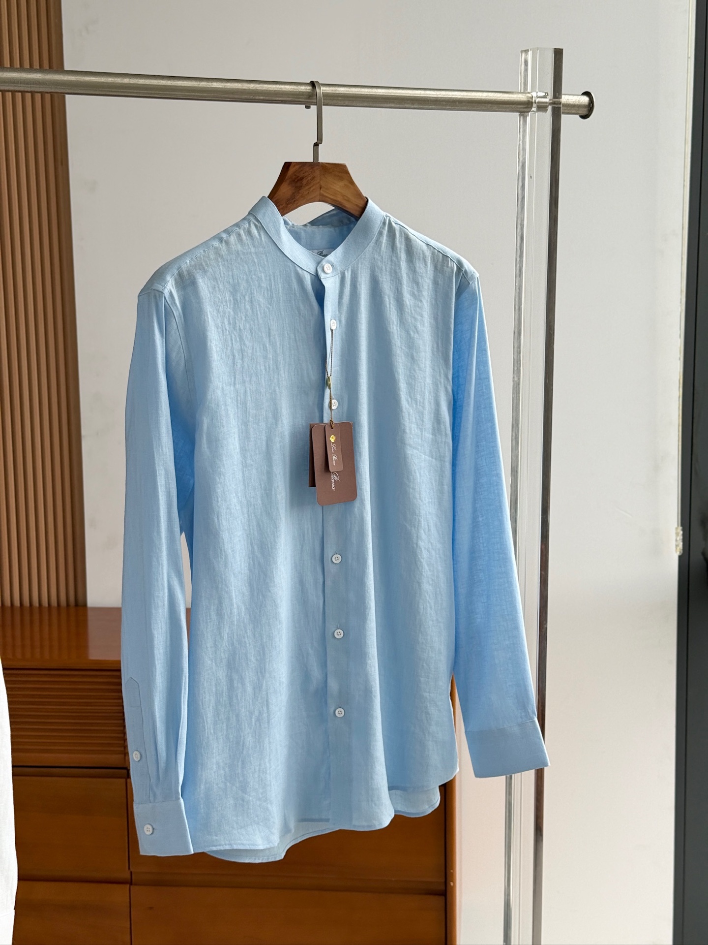 天蓝色。特写镜头！！！史诗级别的亚麻衬衫，lP🆕独家巨献，中式复古小立领设计。。。原汁原味100%亚麻面