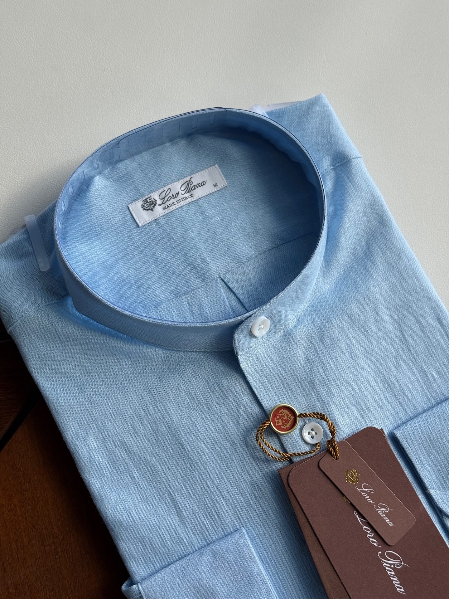 天蓝色。特写镜头！！！史诗级别的亚麻衬衫，lP🆕独家巨献，中式复古小立领设计。。。原汁原味100%亚麻面