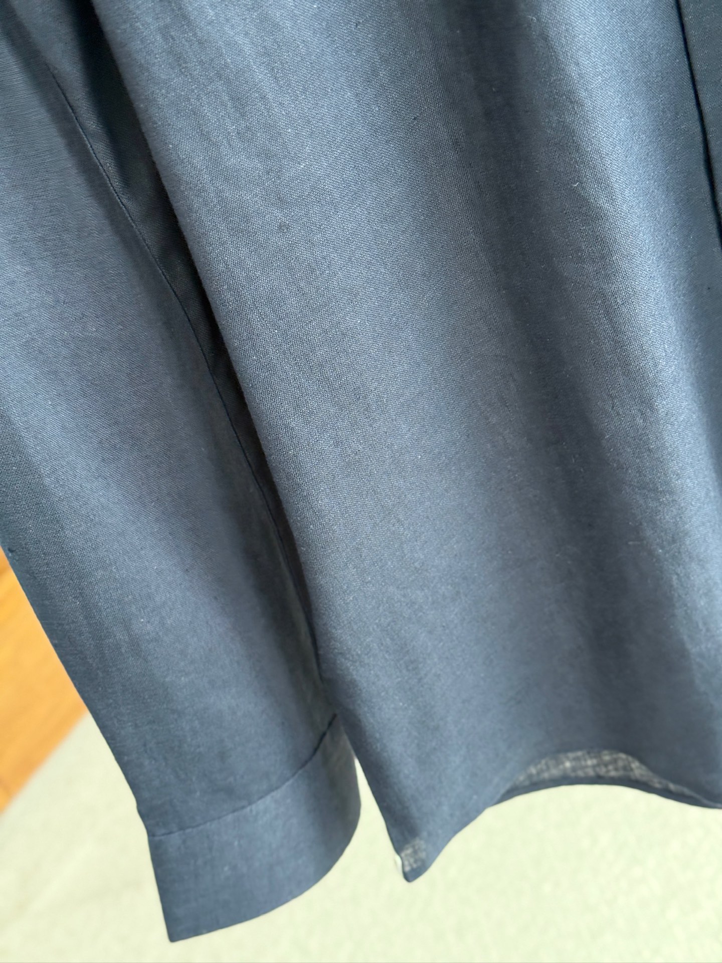 藏青色，特写镜头！

史诗级别的亚麻衬衫，lP🆕独家巨献，中式复古小立领设计。。。原汁原味100%亚麻面