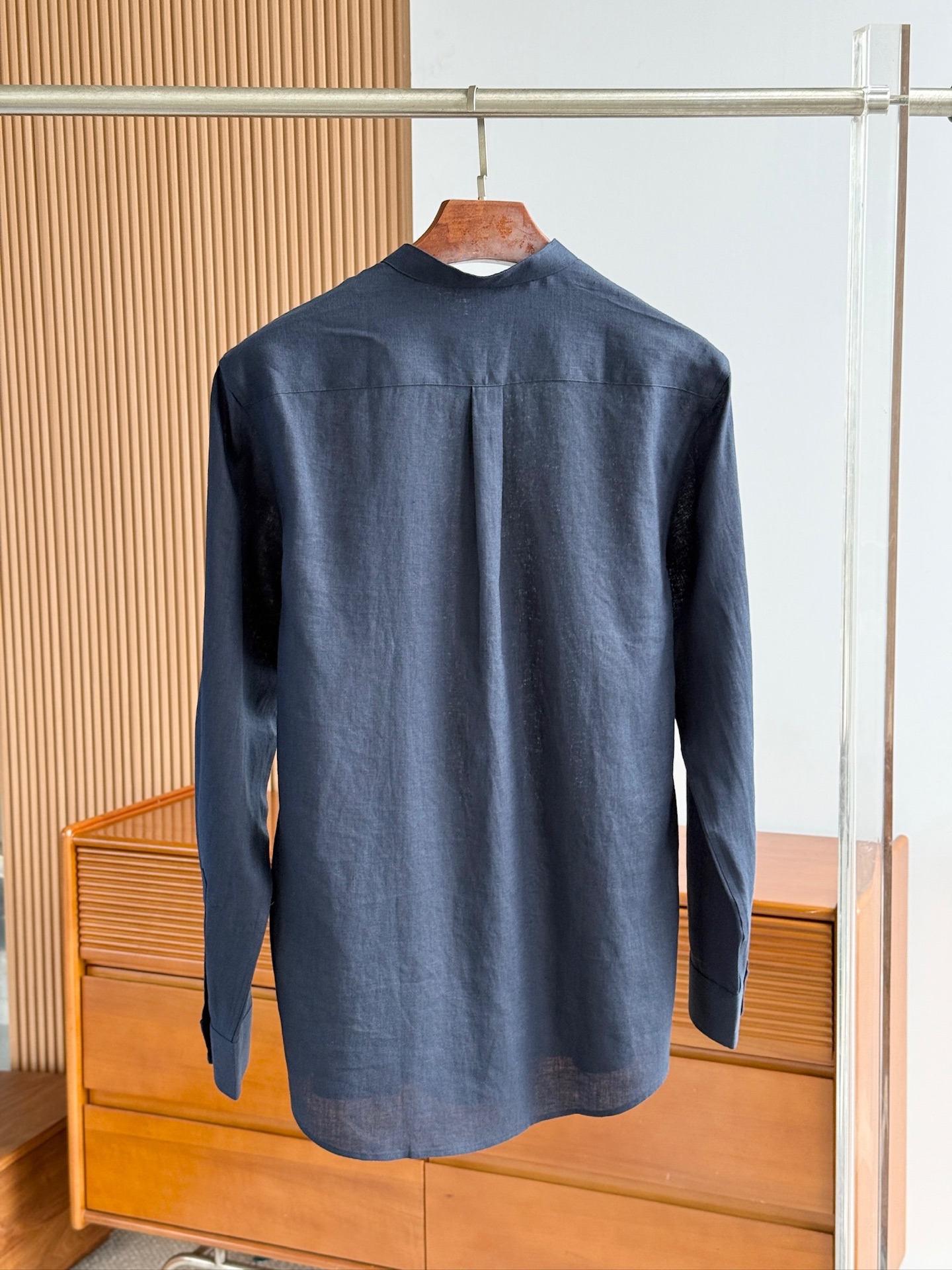 藏青色，特写镜头！

史诗级别的亚麻衬衫，lP🆕独家巨献，中式复古小立领设计。。。原汁原味100%亚麻面