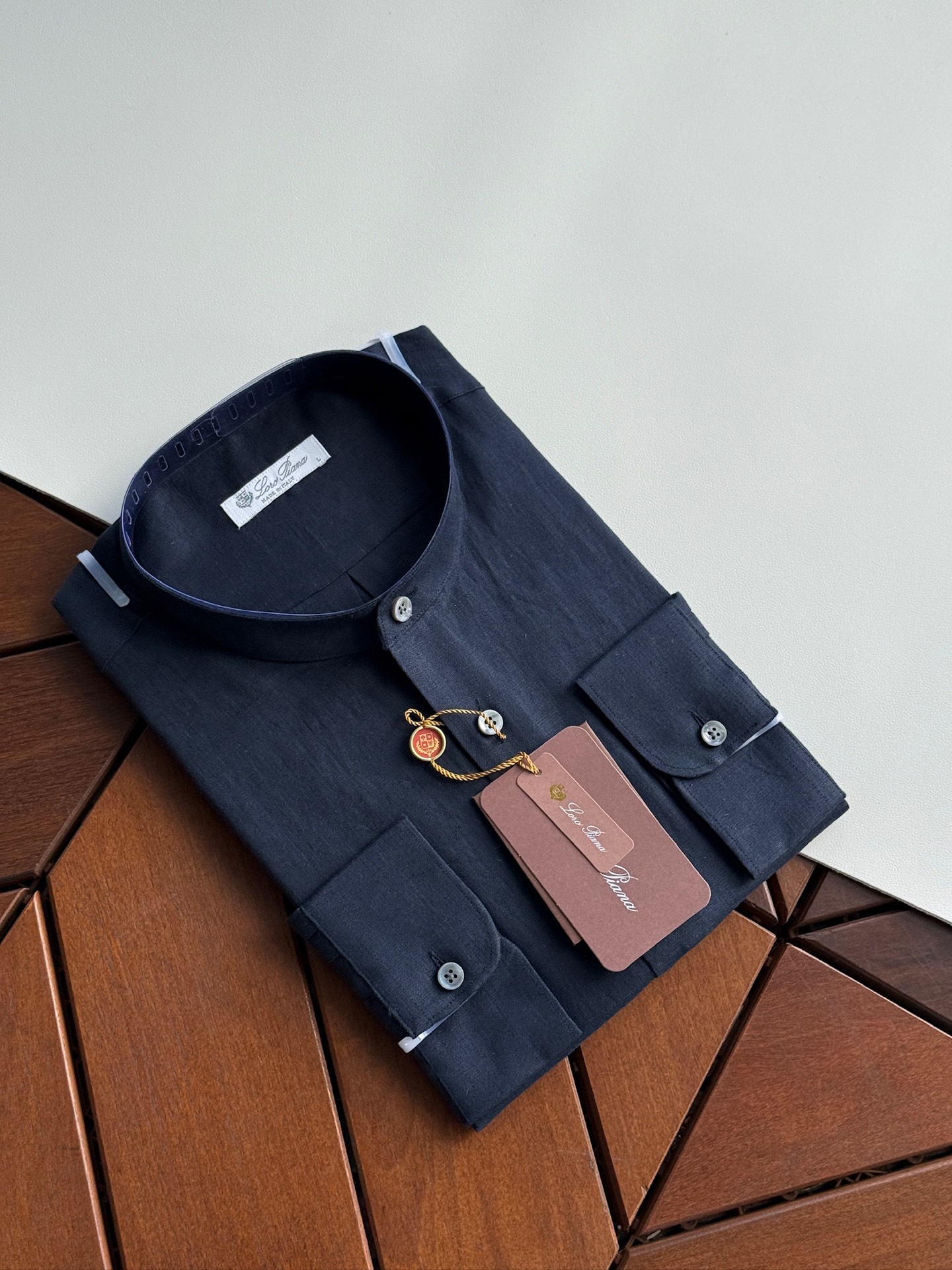 藏青色，特写镜头！

史诗级别的亚麻衬衫，lP🆕独家巨献，中式复古小立领设计。。。原汁原味100%亚麻面