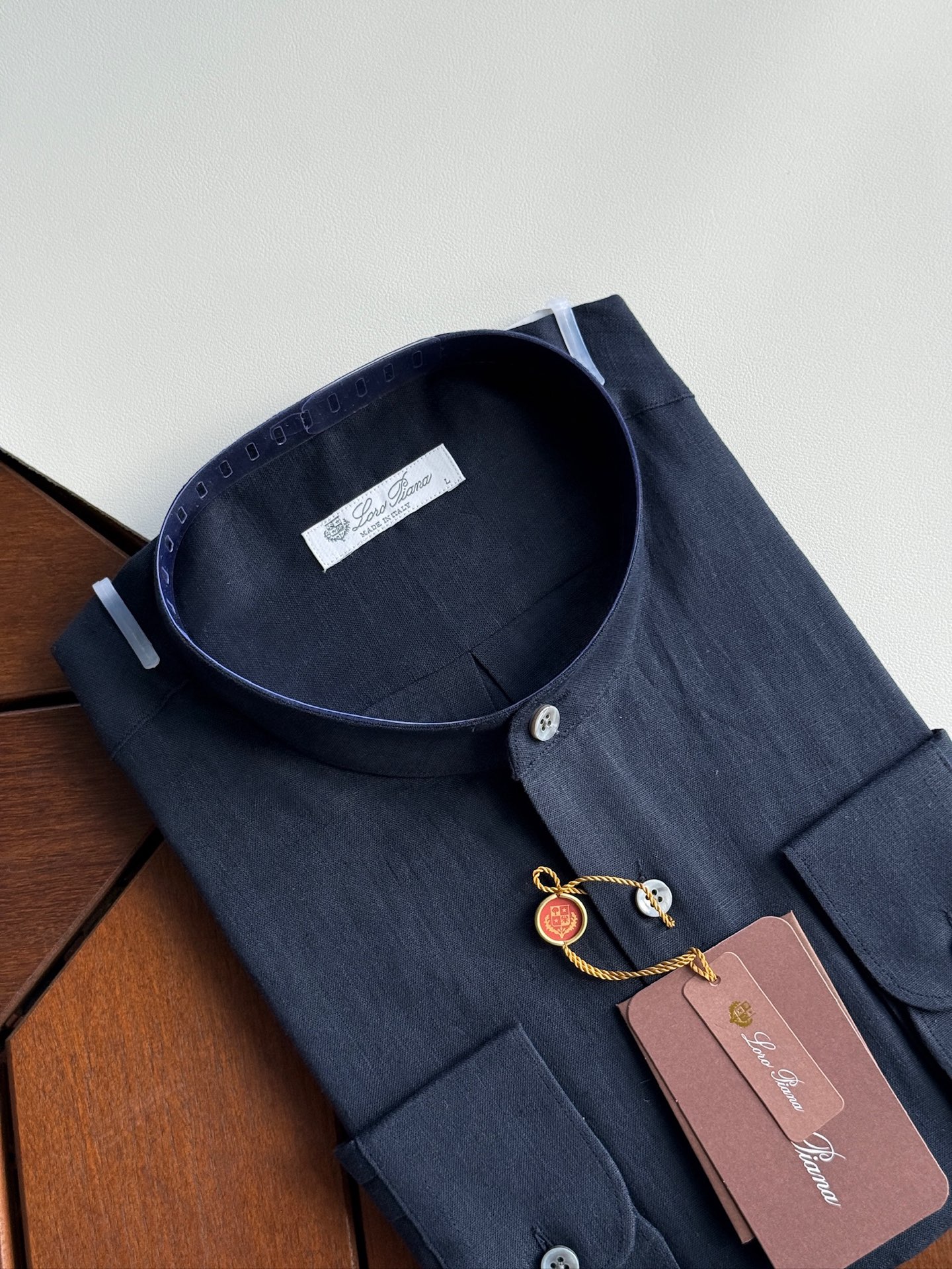 藏青色，特写镜头！

史诗级别的亚麻衬衫，lP🆕独家巨献，中式复古小立领设计。。。原汁原味100%亚麻面