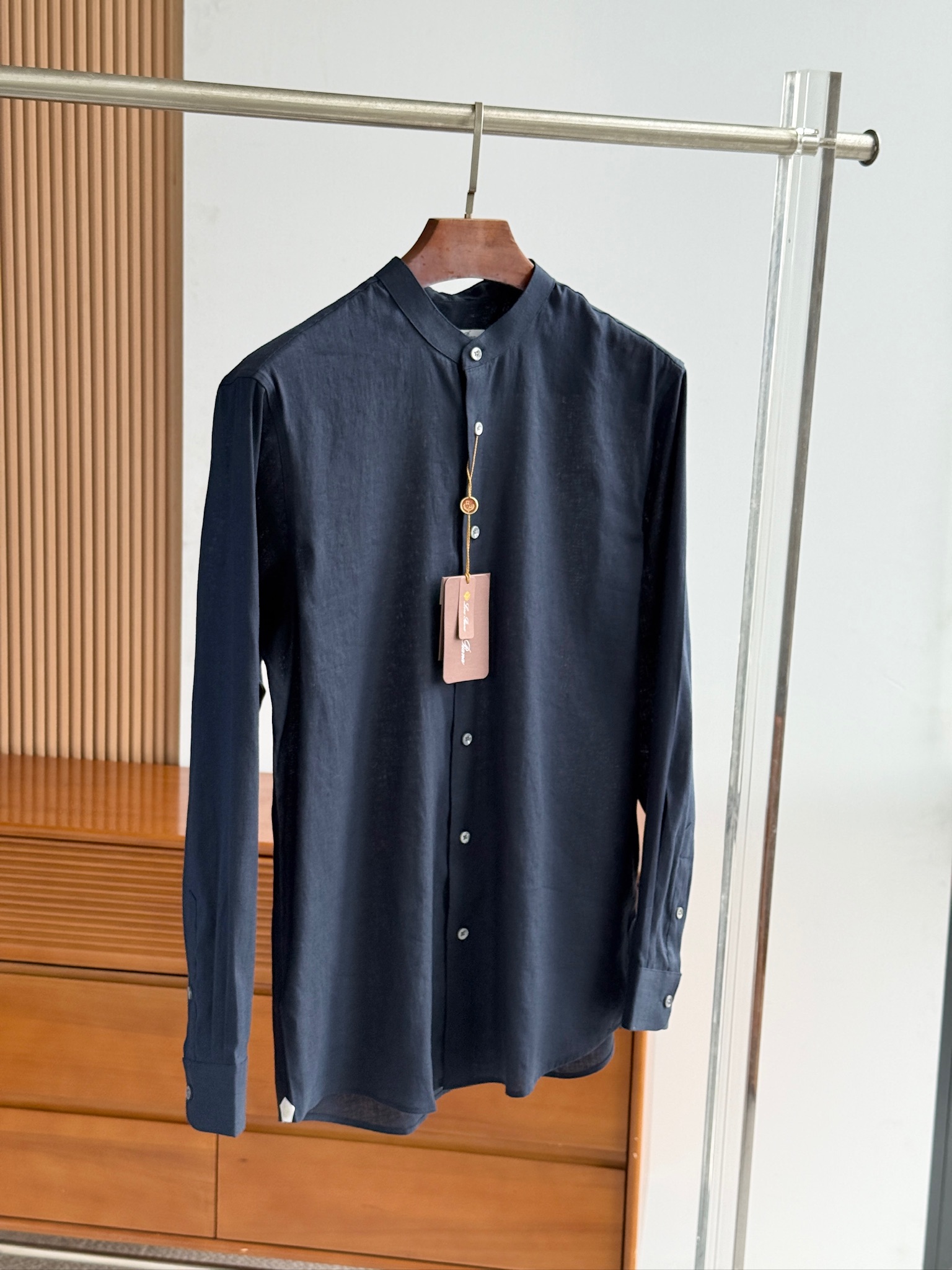 藏青色，特写镜头！

史诗级别的亚麻衬衫，lP🆕独家巨献，中式复古小立领设计。。。原汁原味100%亚麻面