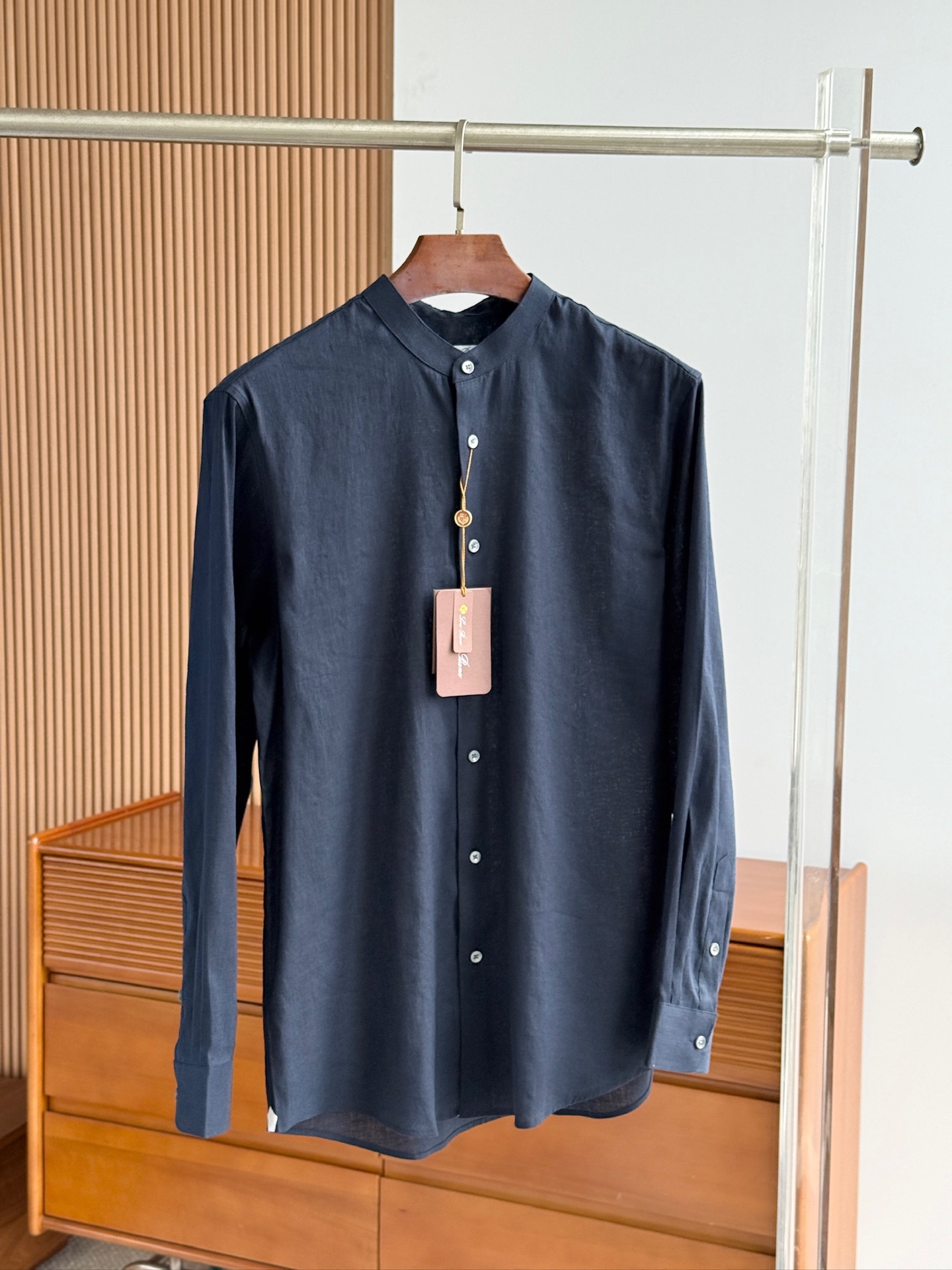 藏青色，特写镜头！

史诗级别的亚麻衬衫，lP🆕独家巨献，中式复古小立领设计。。。原汁原味100%亚麻面