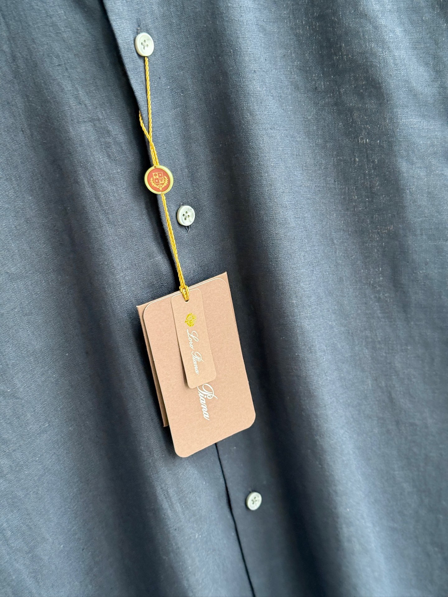 藏青色，特写镜头！

史诗级别的亚麻衬衫，lP🆕独家巨献，中式复古小立领设计。。。原汁原味100%亚麻面