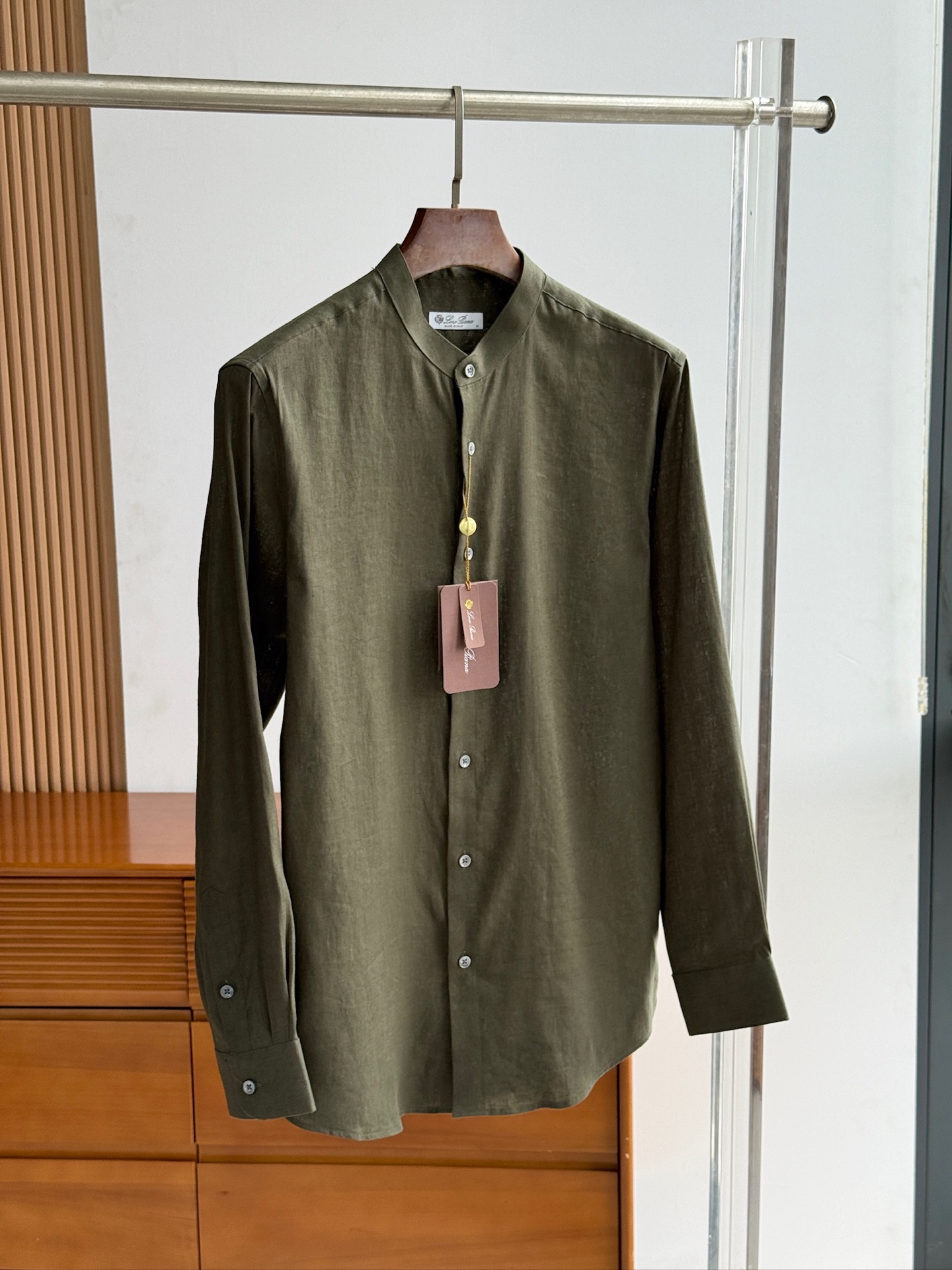 绿色，特写镜头。

史诗级别的亚麻衬衫，lP🆕独家巨献，中式复古小立领设计。。。原汁原味100%亚麻面料