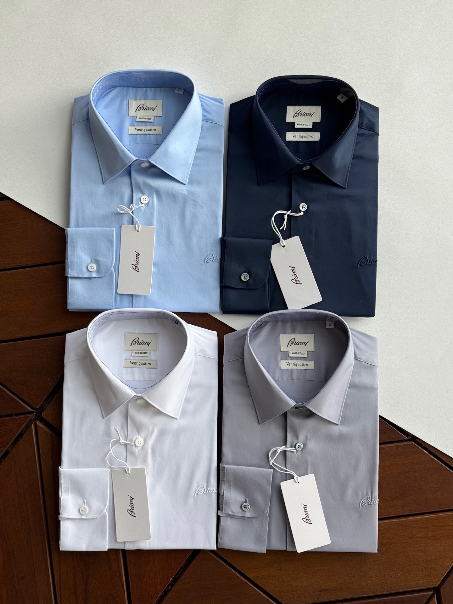 NO:525727,Brioni's private demarcation boss!  Royal Royal Premium Satin Pattern Fabric Burning Cotton New craftsmanship simple design long-sleeved shirt, trading company source of goods!  High-end luxury ready-to-wear series, full-quality platinum-grade, pure blood products, and special counters are mainly for sale. Brioni is in love with elegant and simple design tailoring. This season's single products are also born because of classics. In each season, the new season still continues the design tone, bringing the Italian urban noble minimalist style to the extreme. The overall style is clean and straightforward, without any complex craftsmanship to make gimmicks, no aesthetic fatigue and outdated worries. Minimalism is the most advanced fashion expression!  Leading with fabrics and cutting, Italian special-purpose cotton fabric is a new concept, and it can only be experienced by the upper body to not regret it!  It is absolutely different from the spandex that is generally recognized!  The high-end ready-to-wear free process is processed, with super strong texture and excellent elasticity, perfect skin-friendliness and comfort. The brand logo embroidery details are exquisite and exquisite, absolutely simple and excellent!  The tailoring is first-class, every inch is just right, the lines are smooth and clean, the upper body is excellent, and it can easily create a capable and neat feeling!  Size: SMLXLXXL, Shirts,alexander wang19860909Brioni私定界大佬！皇室御用臻品缎纹面料烧花棉新型工艺简约设计长袖衬衫,贸易公司渠货源！高端奢侈成衣系列,白金级全品相,纯正血统臻品,专柜主推在售,布莱奥尼(Brioni)钟情于优雅简约的设计剪裁. 这季单品也因经典而生,在每一季轮回,新一季仍然延续了设计基调,将意式的都市高贵极简风发挥到极致,整体干净且直白,无任何复杂工艺做噱头,无审美疲劳感和过气的担忧,极简才是最高级的时尚表达！ 以面料和裁剪为主导,意大利特供烧花棉面料一种全新的新概念,只有上身体验过才能不会后悔的绝妙触感！ 与普遍所认知中的氨纶是绝对不一样的品质！ 高级成衣免烫工艺处理,质感超强弹力绝佳,亲肤性与舒适性完美适配,品牌logo刺绣细节工艺精致考究,绝对的简单促就极具的出色！ 剪裁一流,每一寸都拿捏的恰到好处,线条感流畅干净,上身效果出色,轻易塑造出干练和利落感！ 尺码:SMLXLXXL,,shirts,alexander wang,Men's clothing