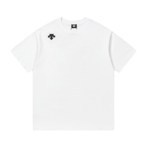 Descente P120 Imported Hydraulic Letter Print Short Sleeve T-Shirt 1 Descente P120 Imported Hydraulic Letter Print Short Sleeve T-Shirt