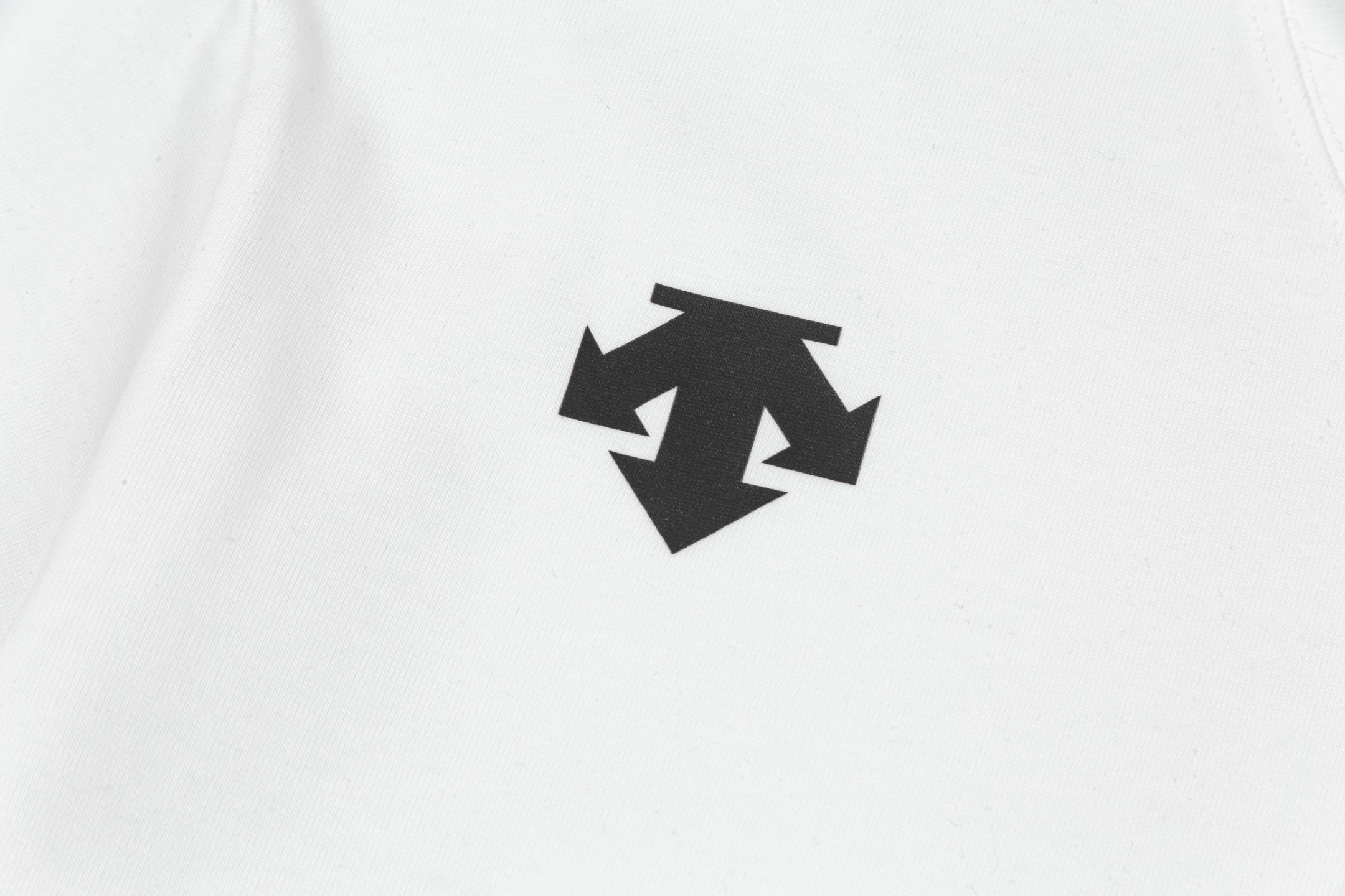 Descente Camiseta de Manga Corta con Logo Estampado para Hombre y Mujer 5 i1736535429513 3391 0 3