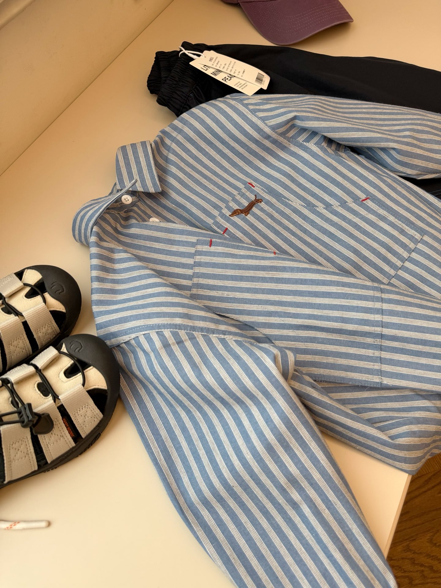 Camisa de rayas verticales 9076 89.9@ venta rápida, pantalón de cuadros amarillo 7119 79.9@, camiseta interior raglán 9…