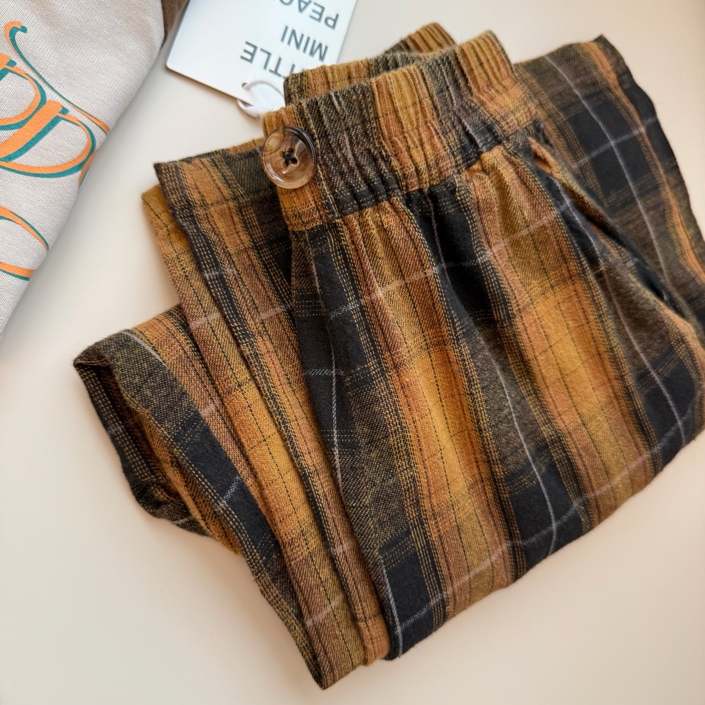 Camisa de rayas verticales 9076 89.9@ venta rápida, pantalón de cuadros amarillo 7119 79.9@, camiseta interior raglán 9…
