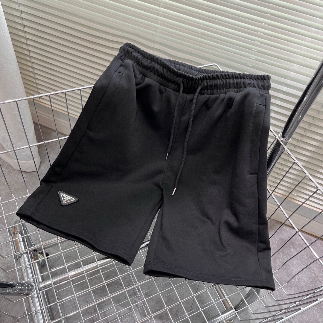 115💰
PRADA普拉达2025ss魔术贴三角标可移动休闲情侣宽松纯棉毛圈短裤 
👑最高版本！定制420克毛圈卫衣面料！特殊走线工艺 完全对版
辅料：开模原版过鉴定领标➕100%真丝洗水标。正品代购级原版吊牌➕配套吊绳➕3D吊粒➕原版包装袋
工艺：原版一致走线！袖窿对版手法 最高版本！无数次的打版 百分百还原正品品相！
正确版本 男女同款 超级显眼 超级好看 超级大气！
颜色：白色 黑色
尺码：S-XL（见图9）