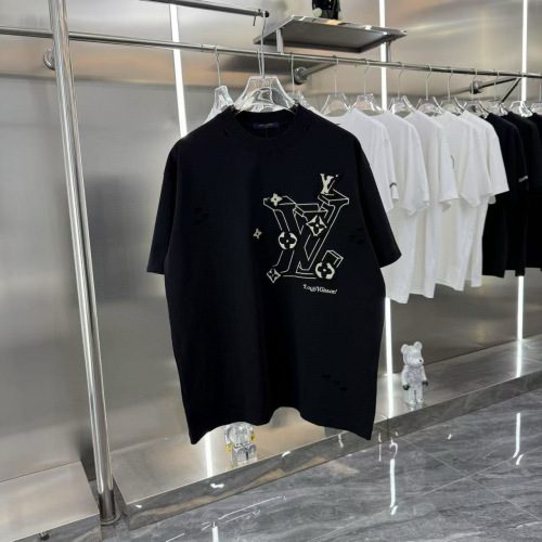 Louis Vuitton 2025SS Applique Distressed Embroidered Couple T-Shirt 1 Louis Vuitton 2025SS Applique Distressed Embroidered Couple T-Shirt