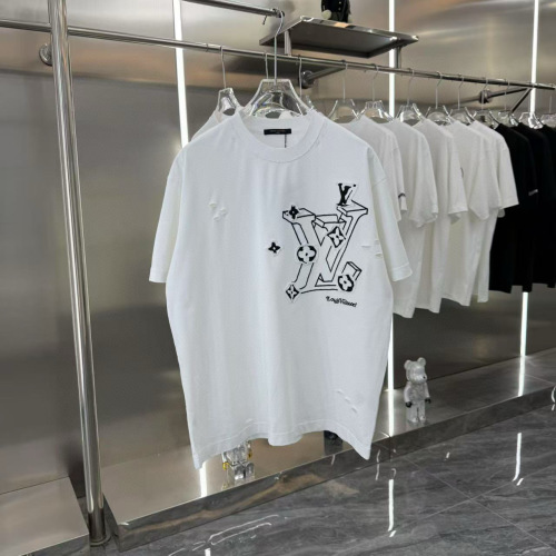 Louis Vuitton 2025SS Applique Distressed Embroidered Couple T-Shirt 1 Louis Vuitton 2025SS Applique Distressed Embroidered Couple T-Shirt