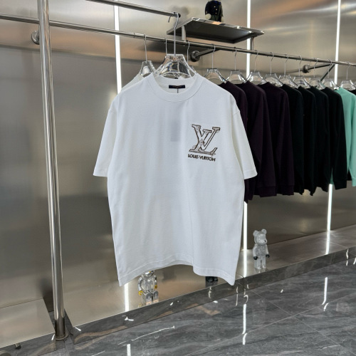 Louis Vuitton 2025SS Applique Patchwork Logo Tee - Premium Cotton Blend 1 Louis Vuitton 2025SS Applique Patchwork Logo Tee - Premium Cotton Blend