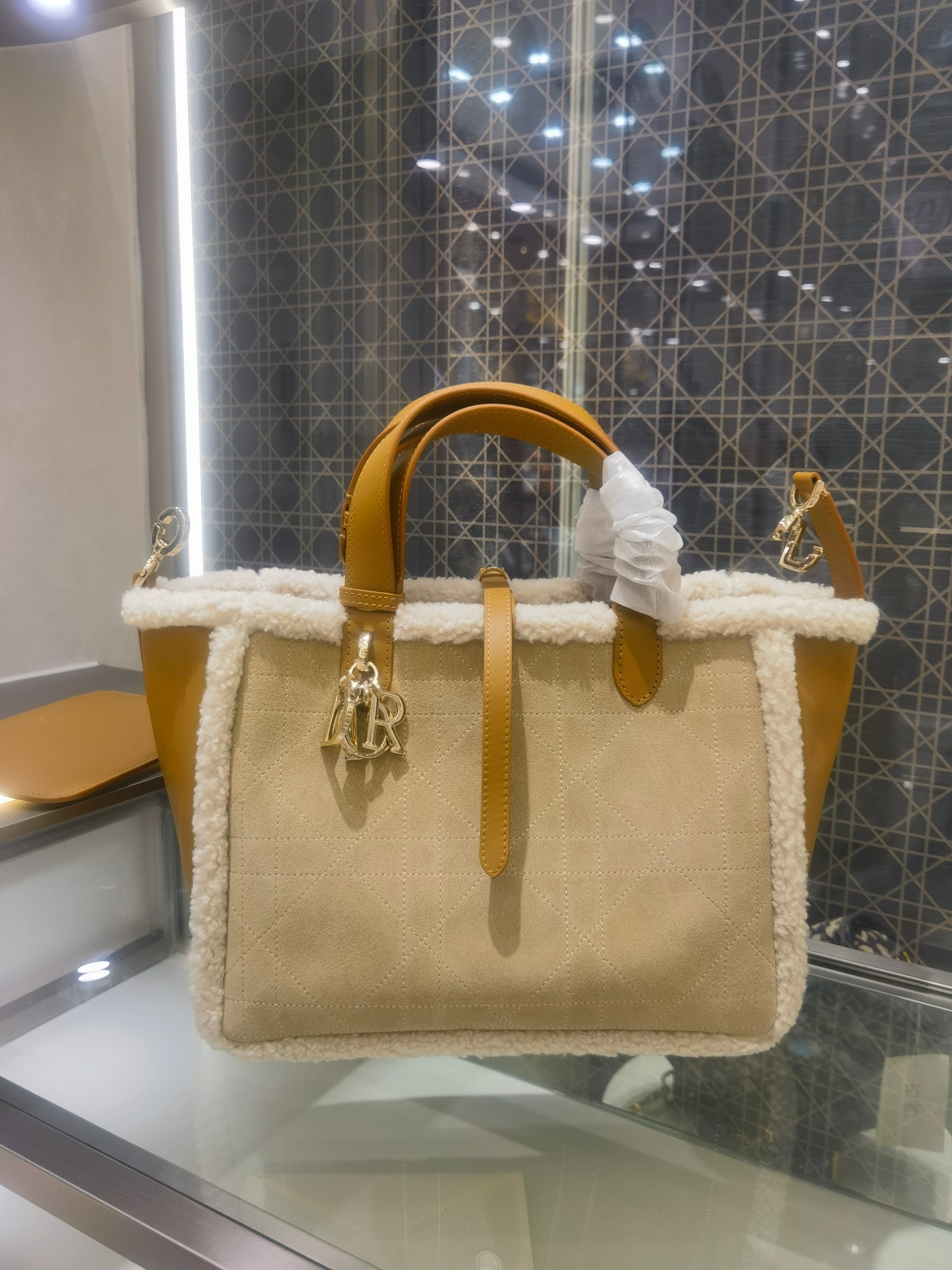 DIOR Toujours 羊毛撞色 手提包 羊绒皮革 皮毛一体 藤格纹