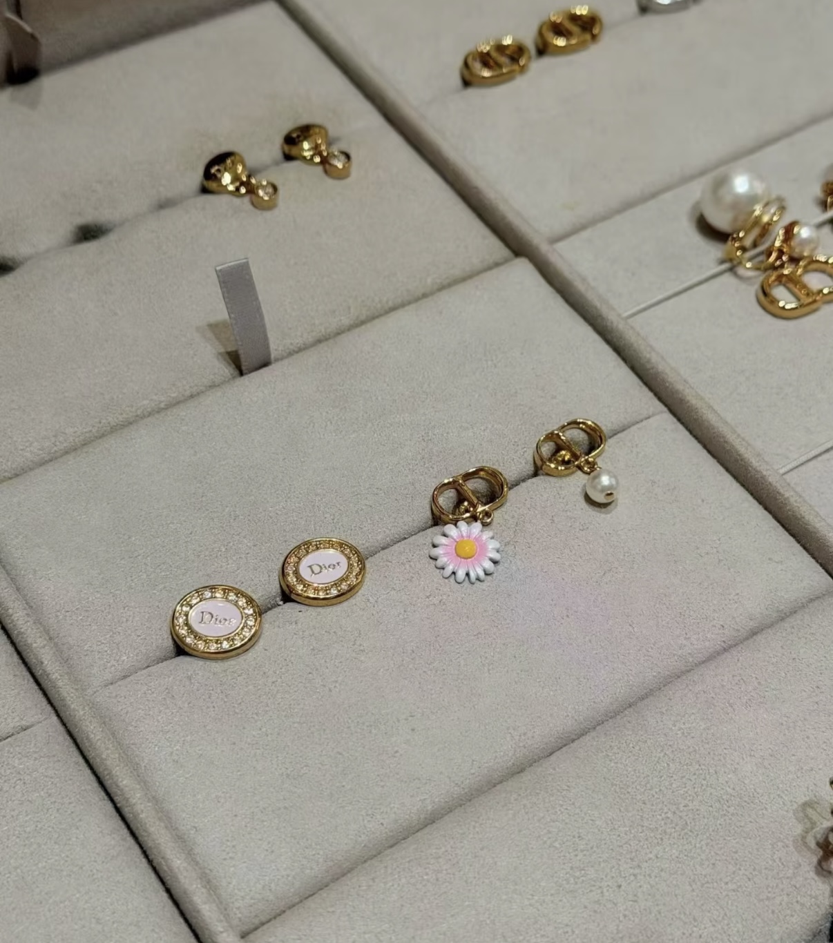 디올 26SS 귀걸이 133541 Dior Earrings 썸네일 이미지