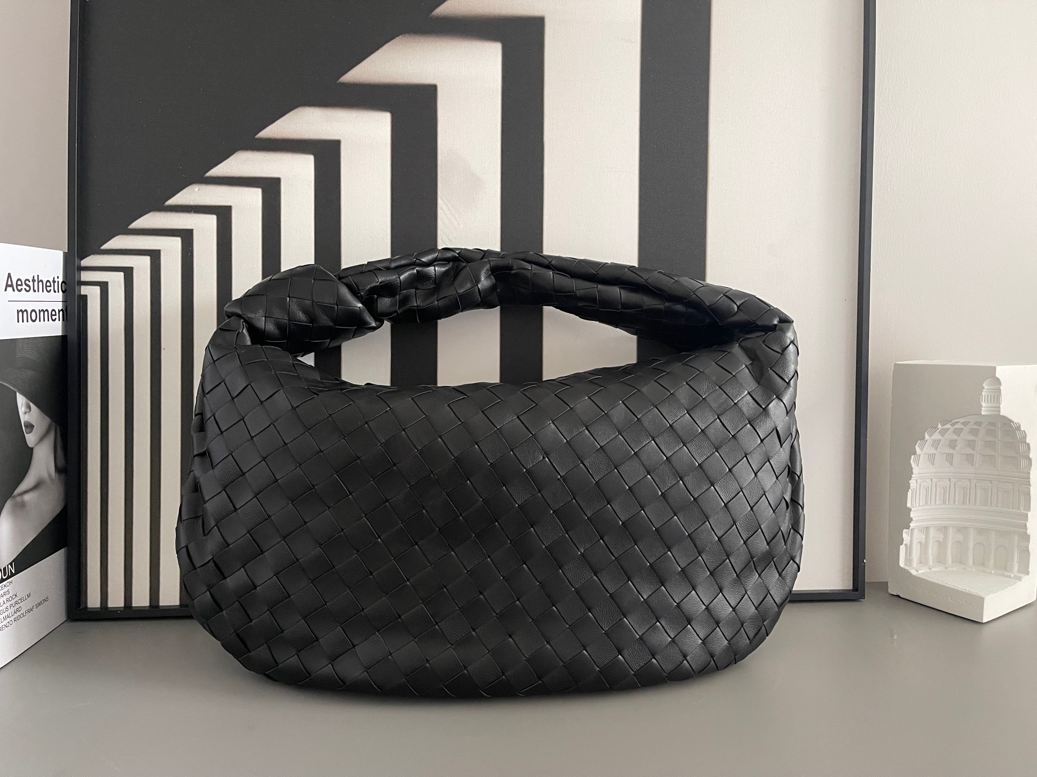 Bottega Veneta 大号Arco手袋 早春新品#、性冷淡风格 有范 充盈活力、恣意洒脱