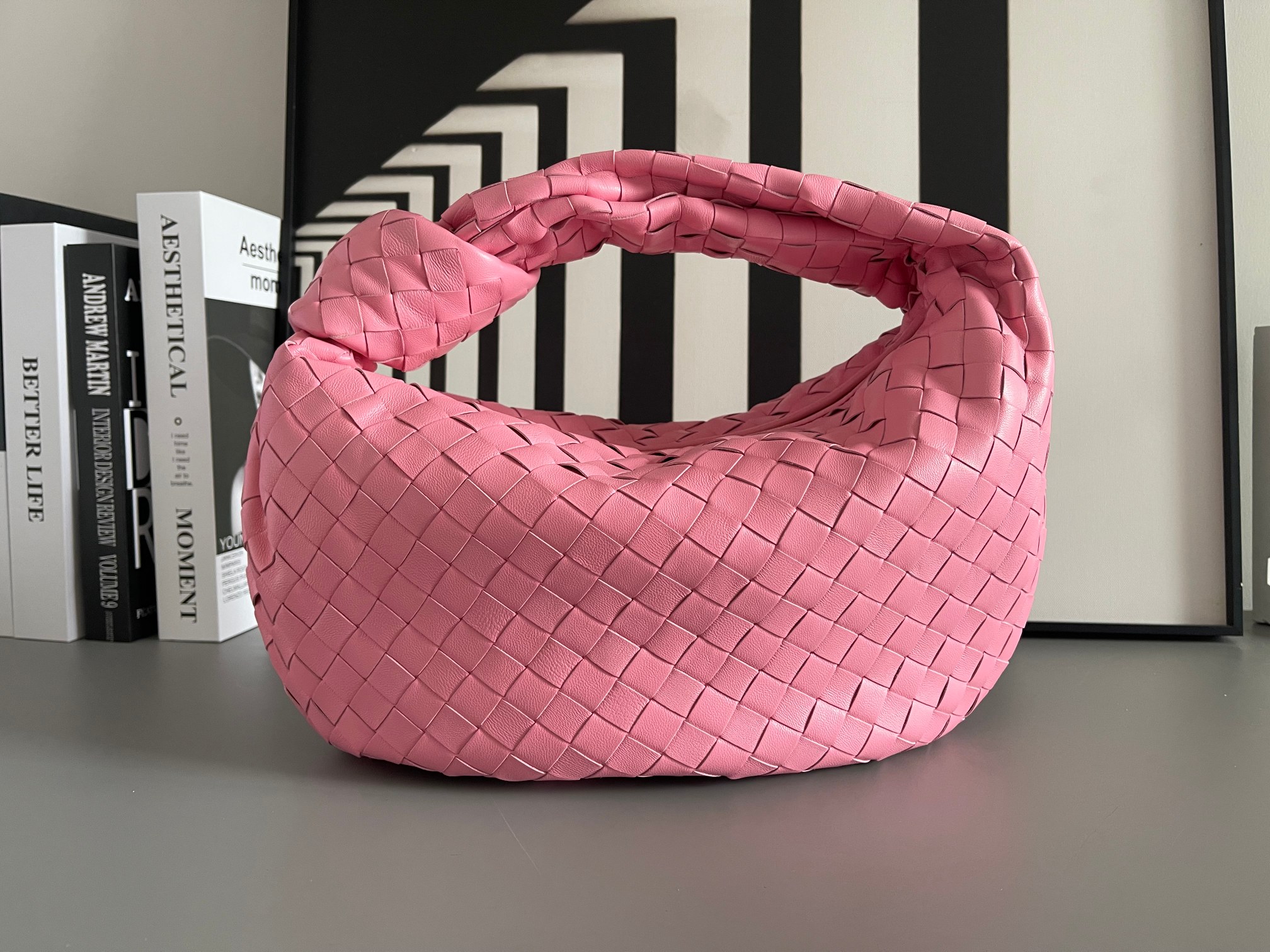 Bottega Veneta 中号BV 葆蝶家2023早春新品女士中号JODIE手袋BV包 新做法是原有的基础上圆化边角