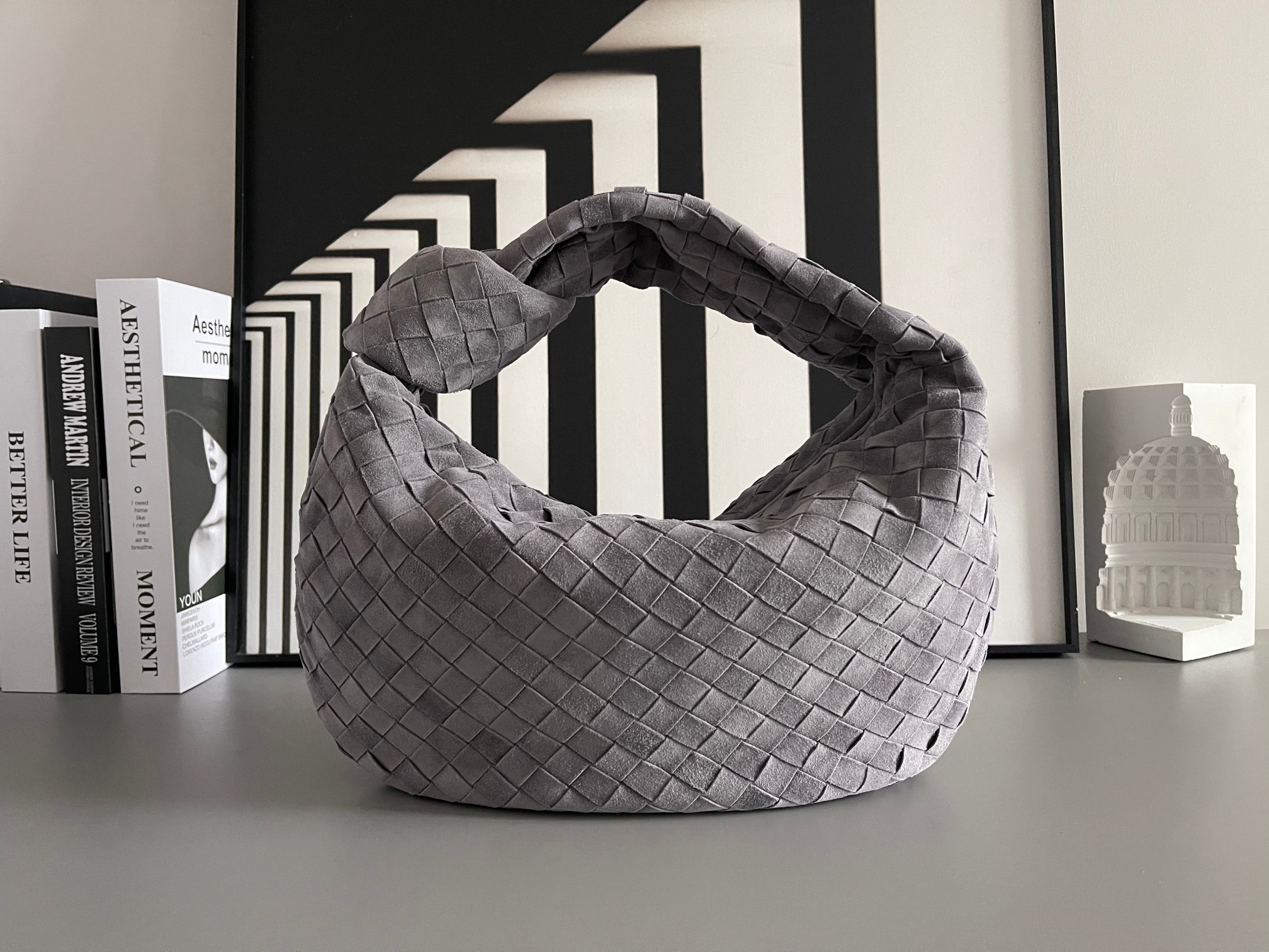 Bottega Veneta 中号BV 葆蝶家2023早春新品女士中号JODIE手袋BV包 新做法是原有的基础上圆化边角