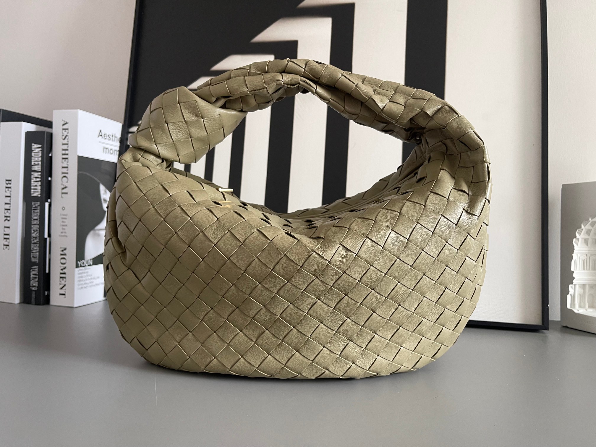 Bottega Veneta 中号BV 葆蝶家2023早春新品女士中号JODIE手袋BV包 新做法是原有的基础上圆化边角