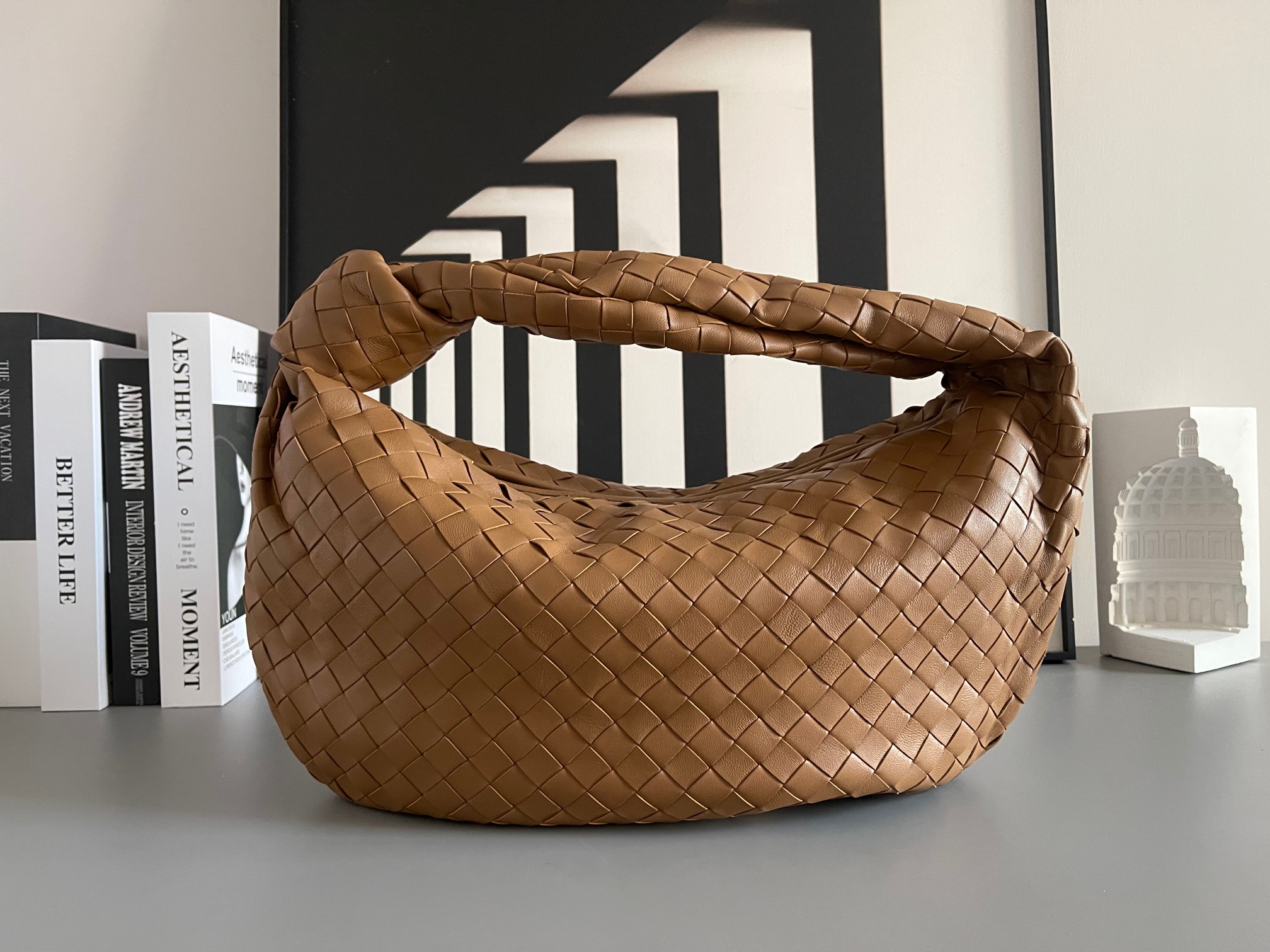 Bottega Veneta 大号Arco手袋 早春新品#、性冷淡风格 有范 充盈活力、恣意洒脱