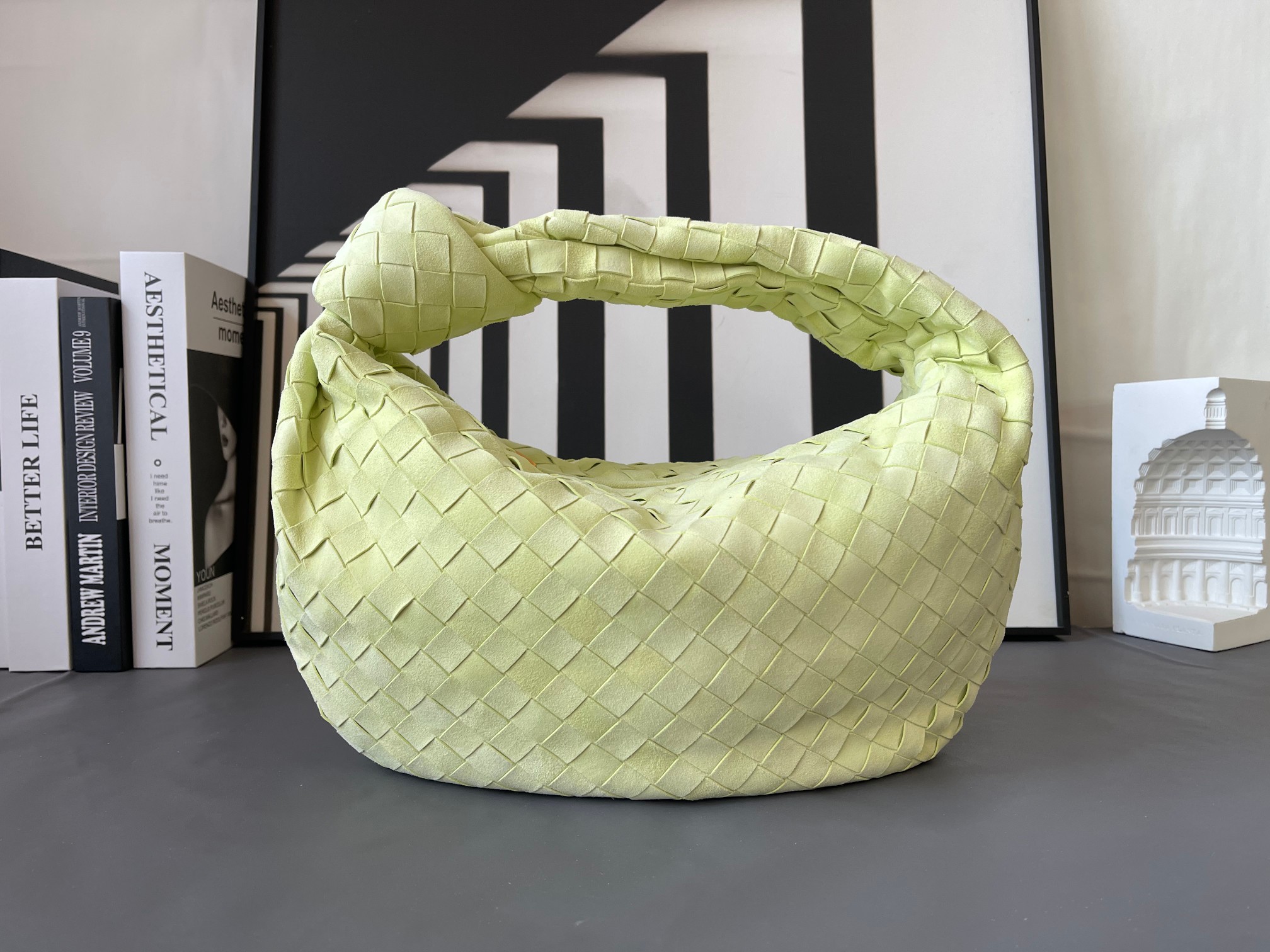 Bottega Veneta 中号BV 葆蝶家2023早春新品女士中号JODIE手袋BV包 新做法是原有的基础上圆化边角
