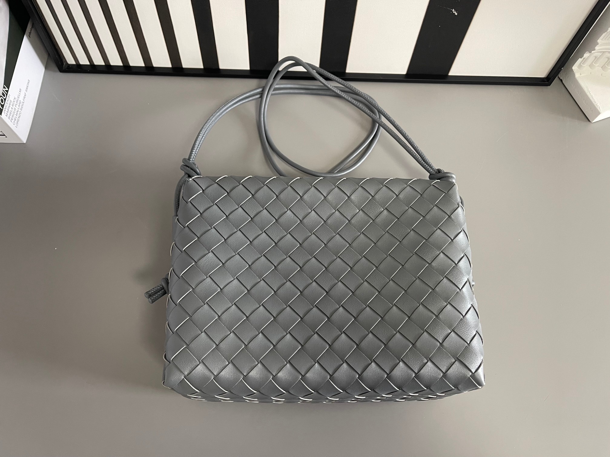 Bottega Veneta Rare large size Bv home 680256 new model comingClassic woven logo The bag body is made of selected original sheepskin. The texture