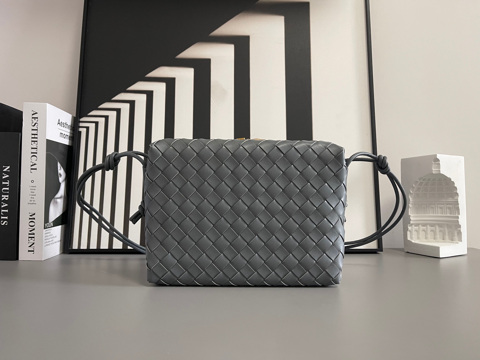 Bottega Veneta Rare large size Bv home 680256 new model comingClassic woven logo The bag body is made of selected original sheepskin. The texture