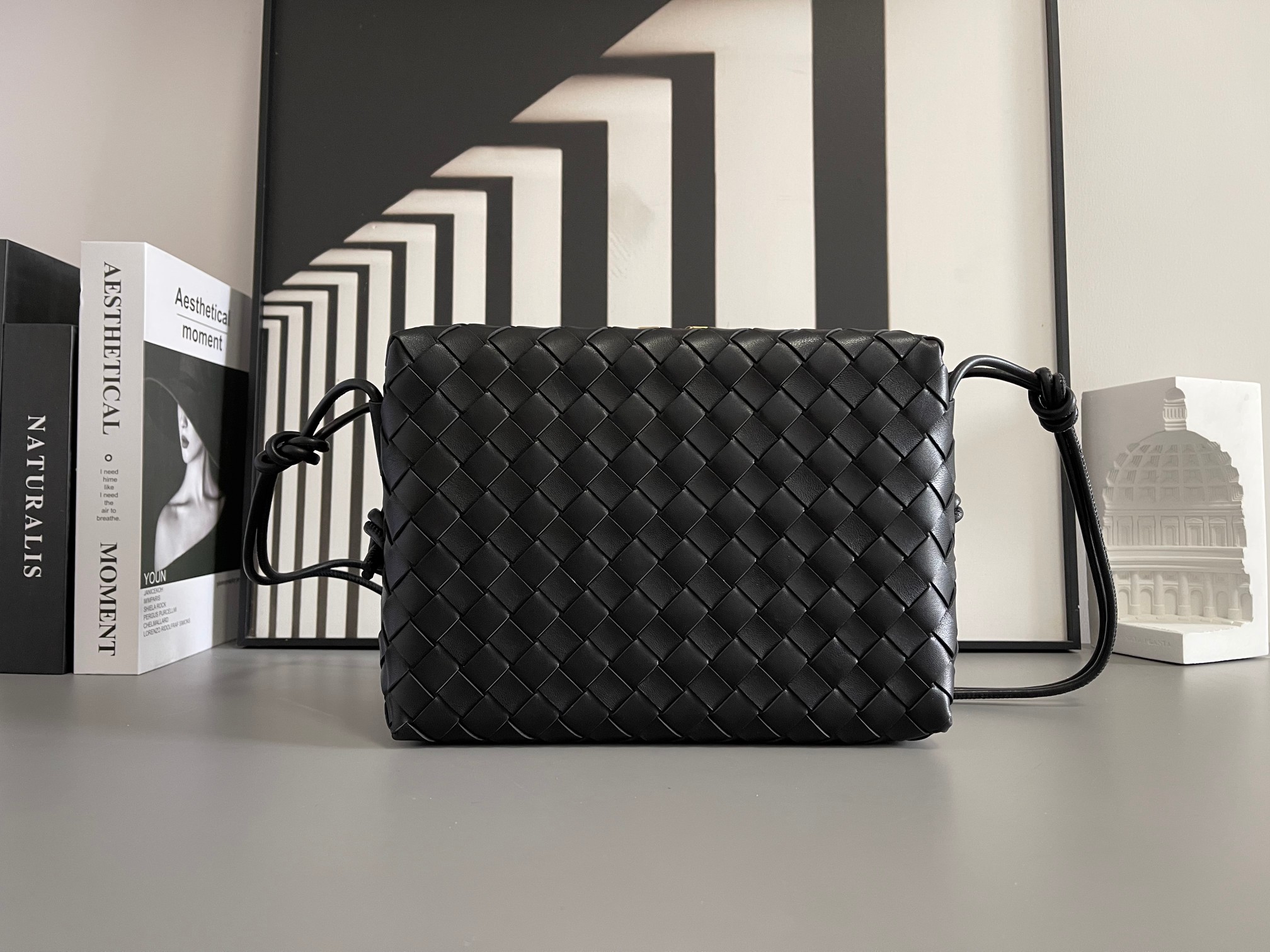 Bottega Veneta Rare large size Bv home 680256 new model comingClassic woven logo The bag body is made of selected original sheepskin. The texture