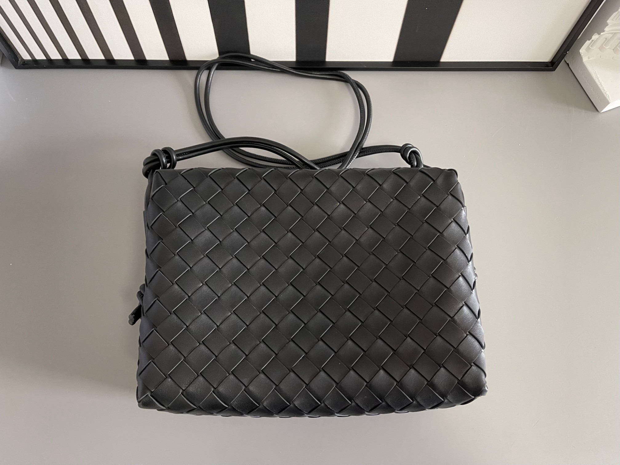 Bottega Veneta Rare large size Bv home 680256 new model comingClassic woven logo The bag body is made of selected original sheepskin. The texture