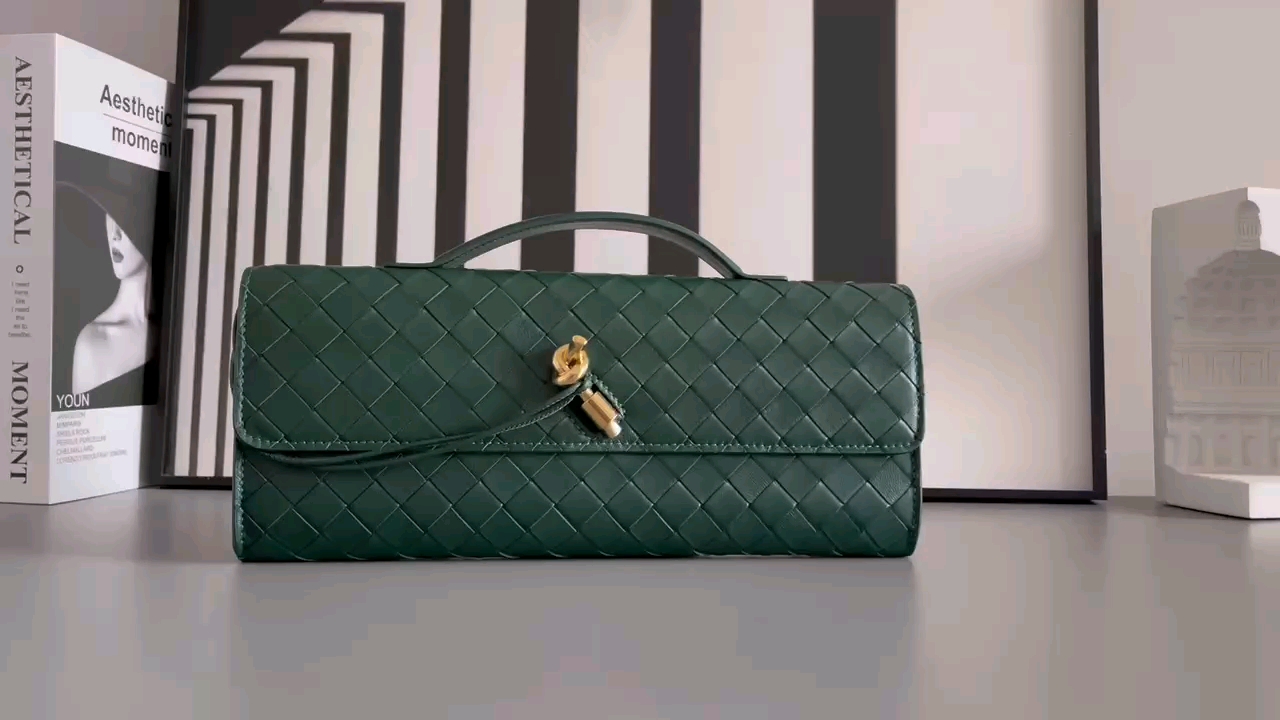 Bottega Veneta BV emerald clutch so beautiful
