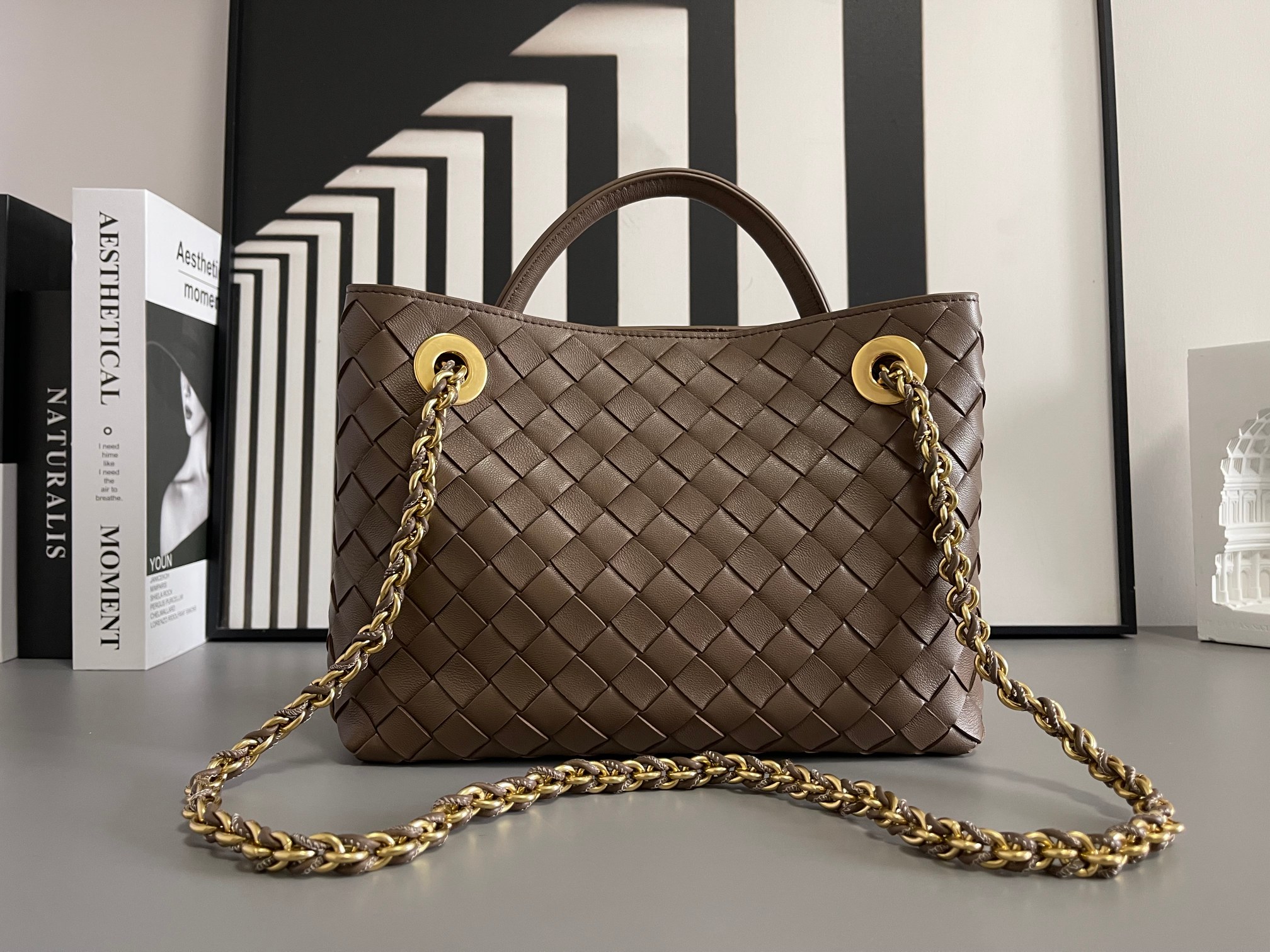 BOTTEGA VENETAs new 2024 spring and summer small ANDIAMO chain bag is also available! I believe that many friends have been waiting for a long ti